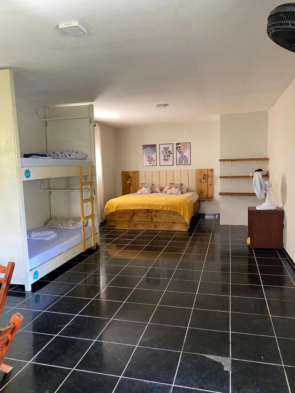 Bed in 6-Bed Mixed Dormitory Room photo 3