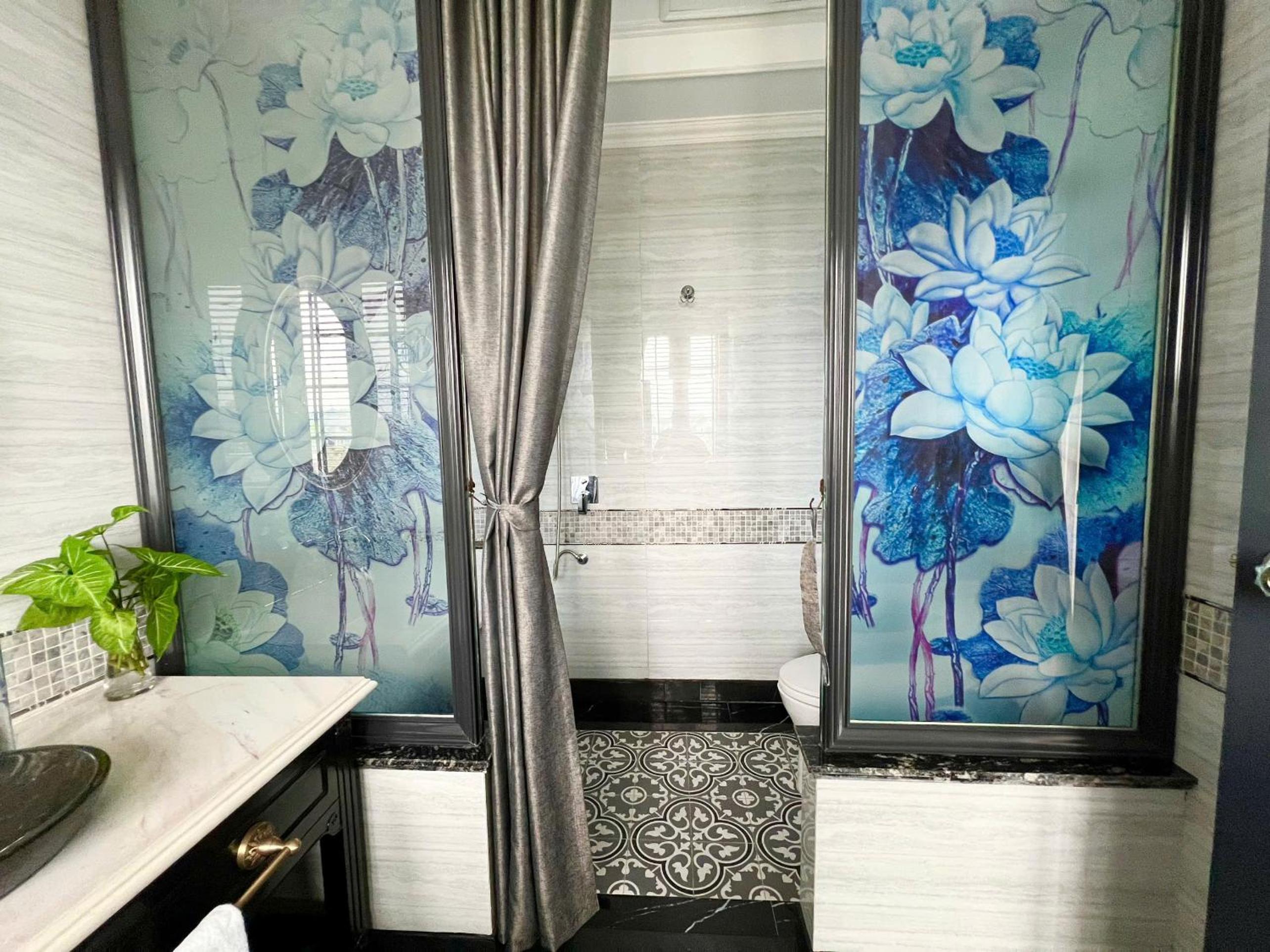 King Suite with Balcony photo 2