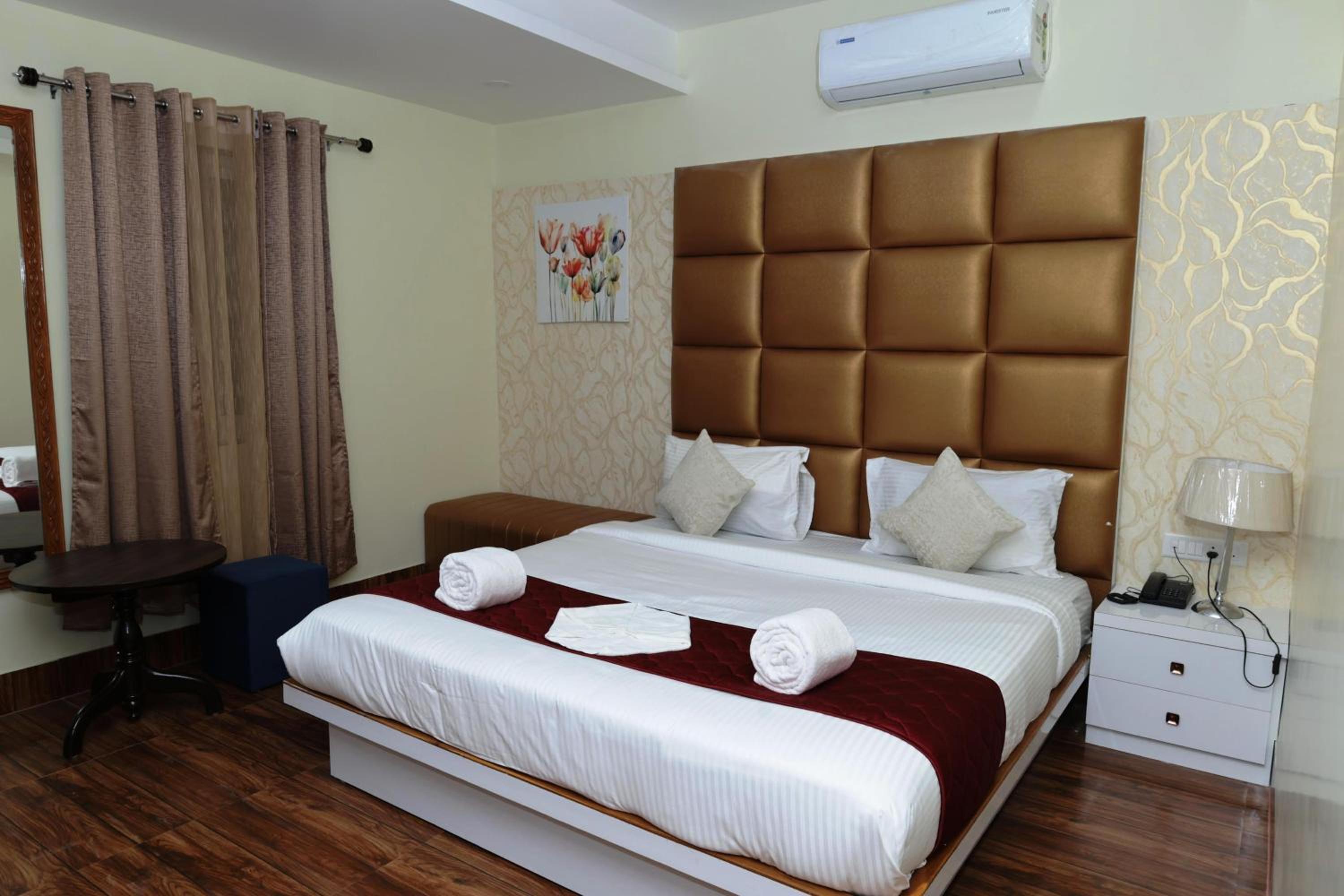 Deluxe Double Room (2 Adults + 1 Child)