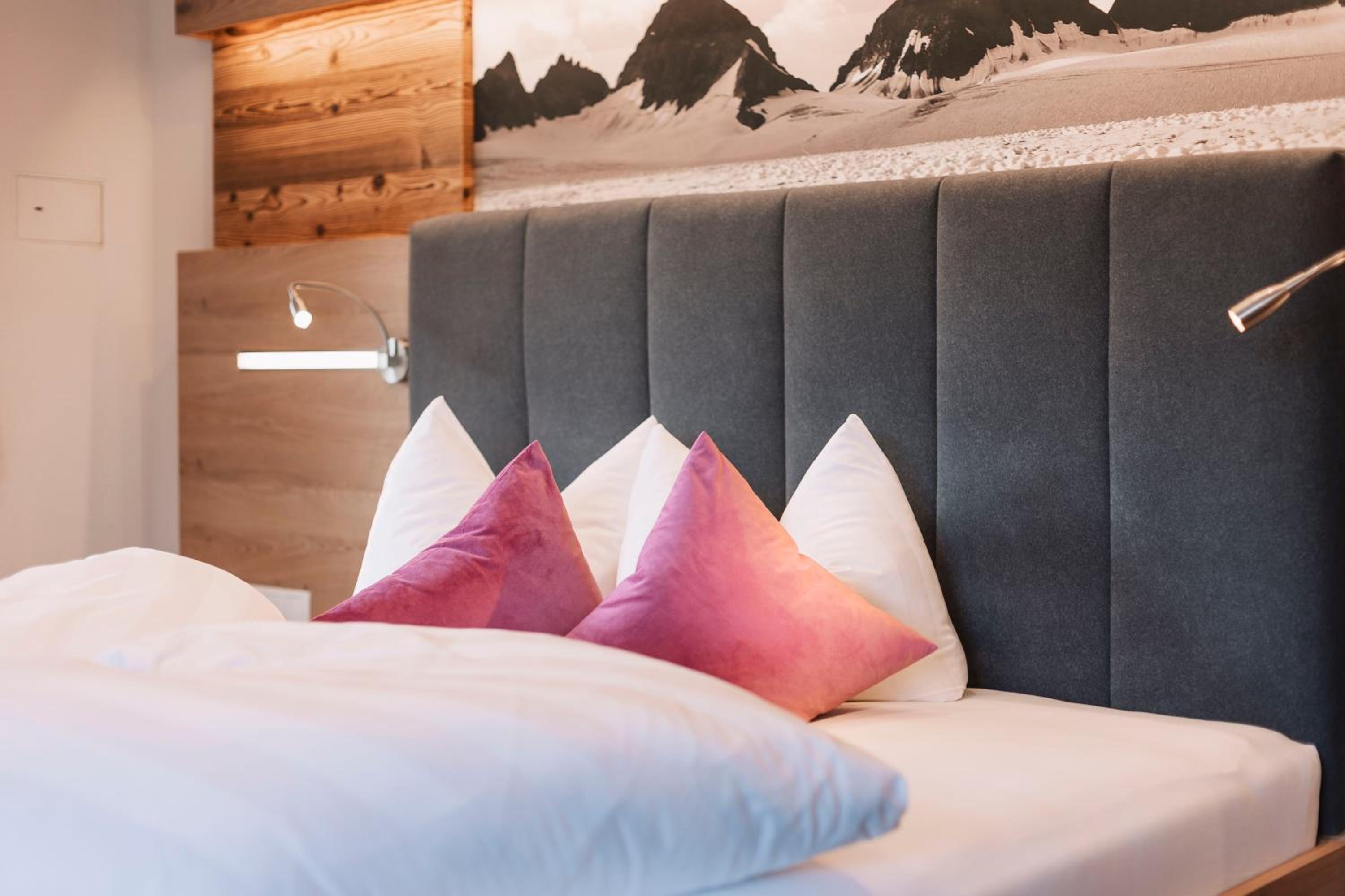 Deluxe Double Room (2 Adults + 1 Child)