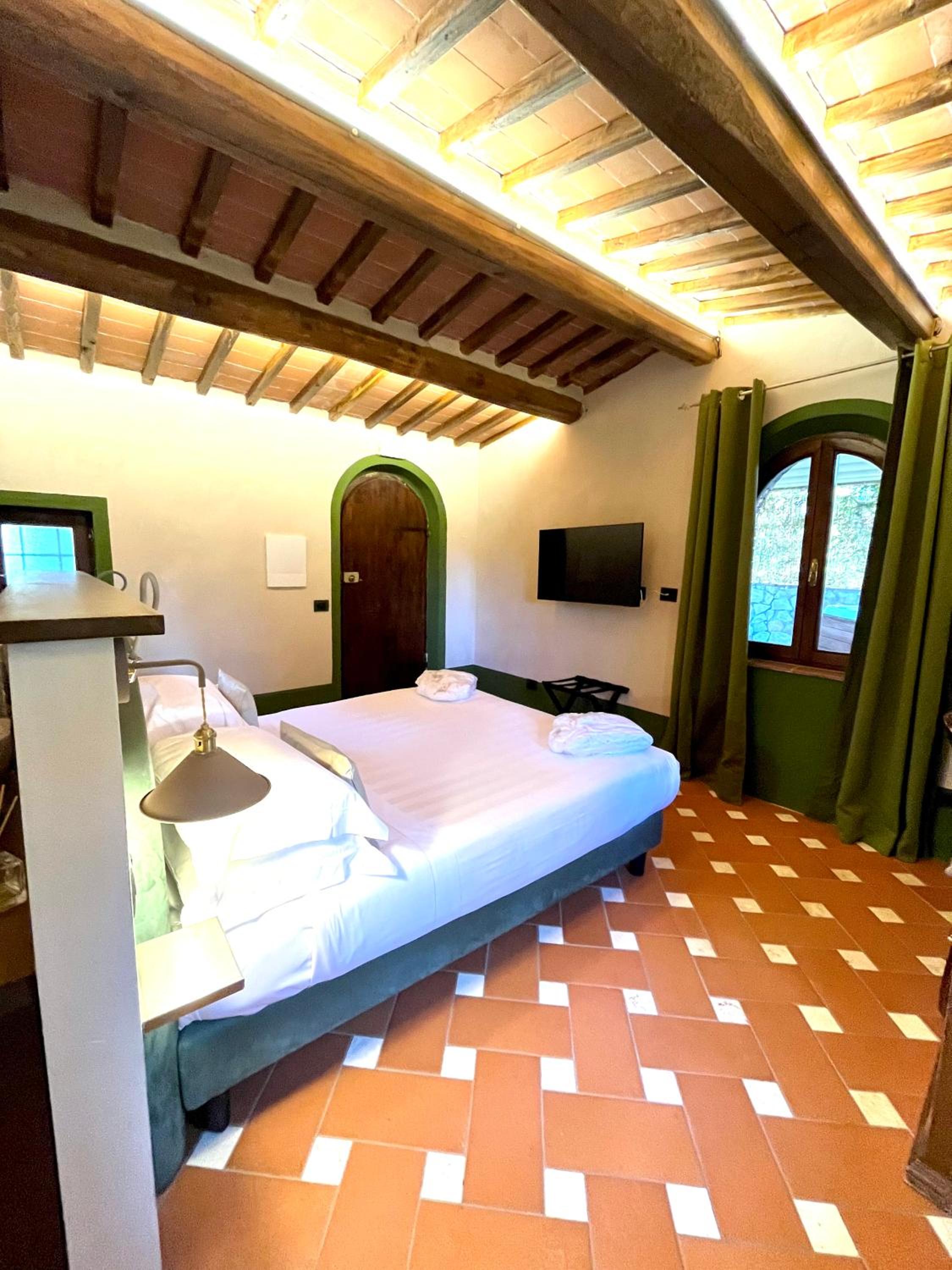 Suite with Spa Bath photo 1