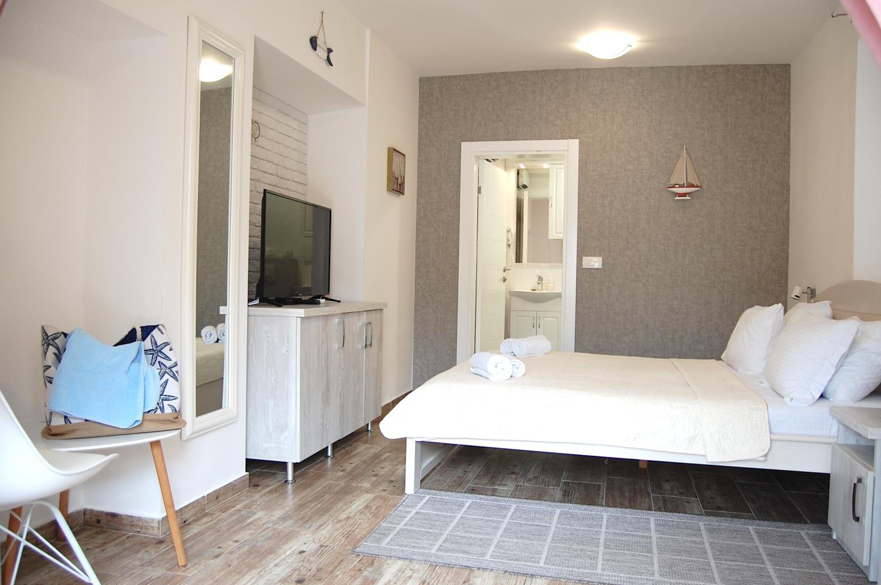 Standard Double Room - Photo 1