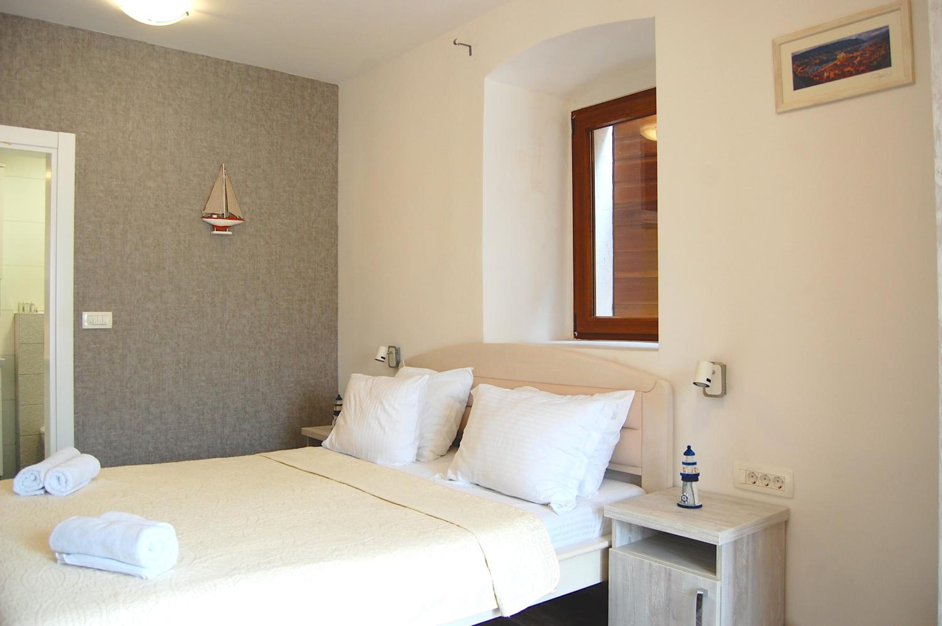 Standard Double Room - Photo 2