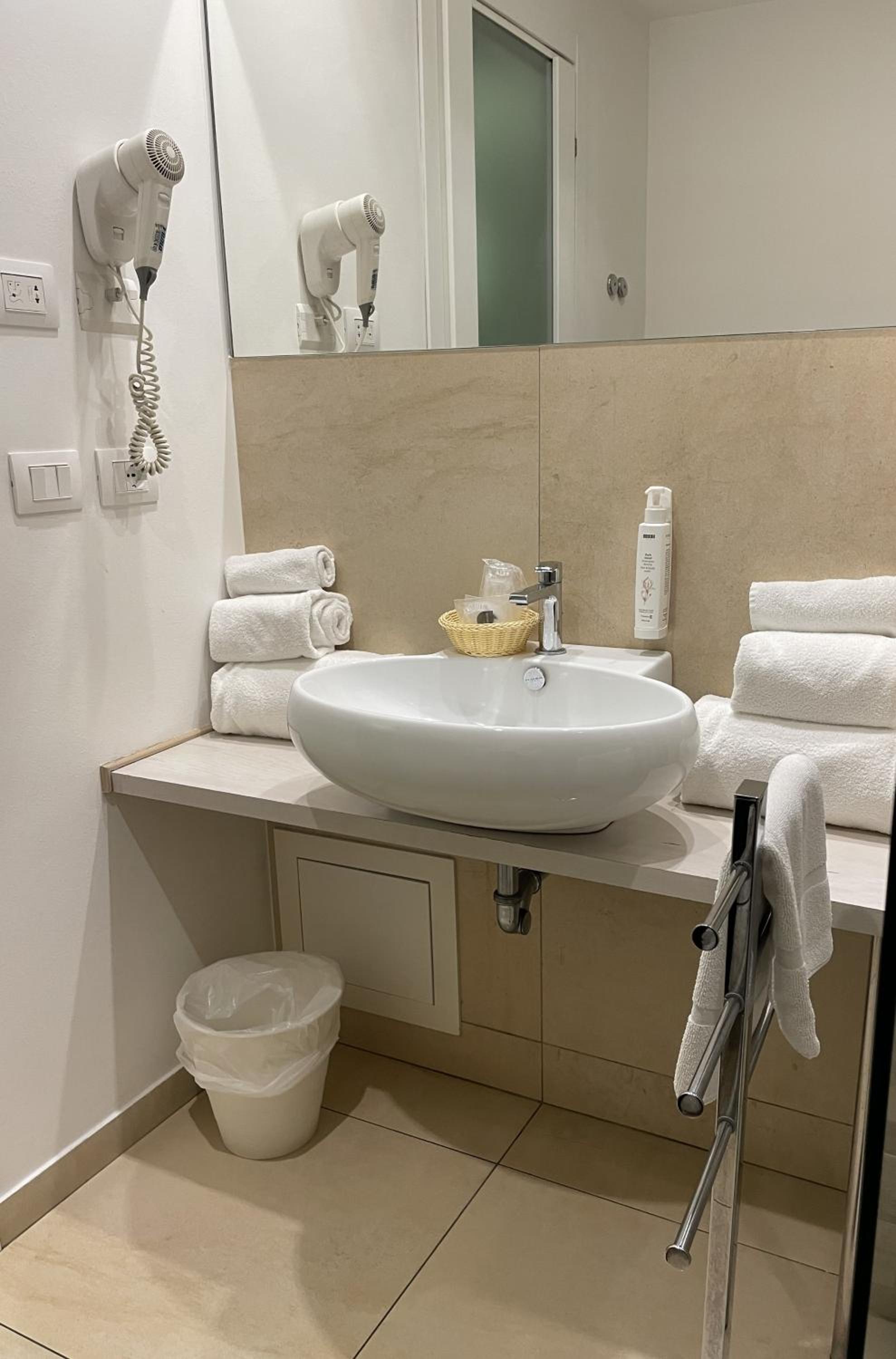 Classic Quadruple Room - Photo 2