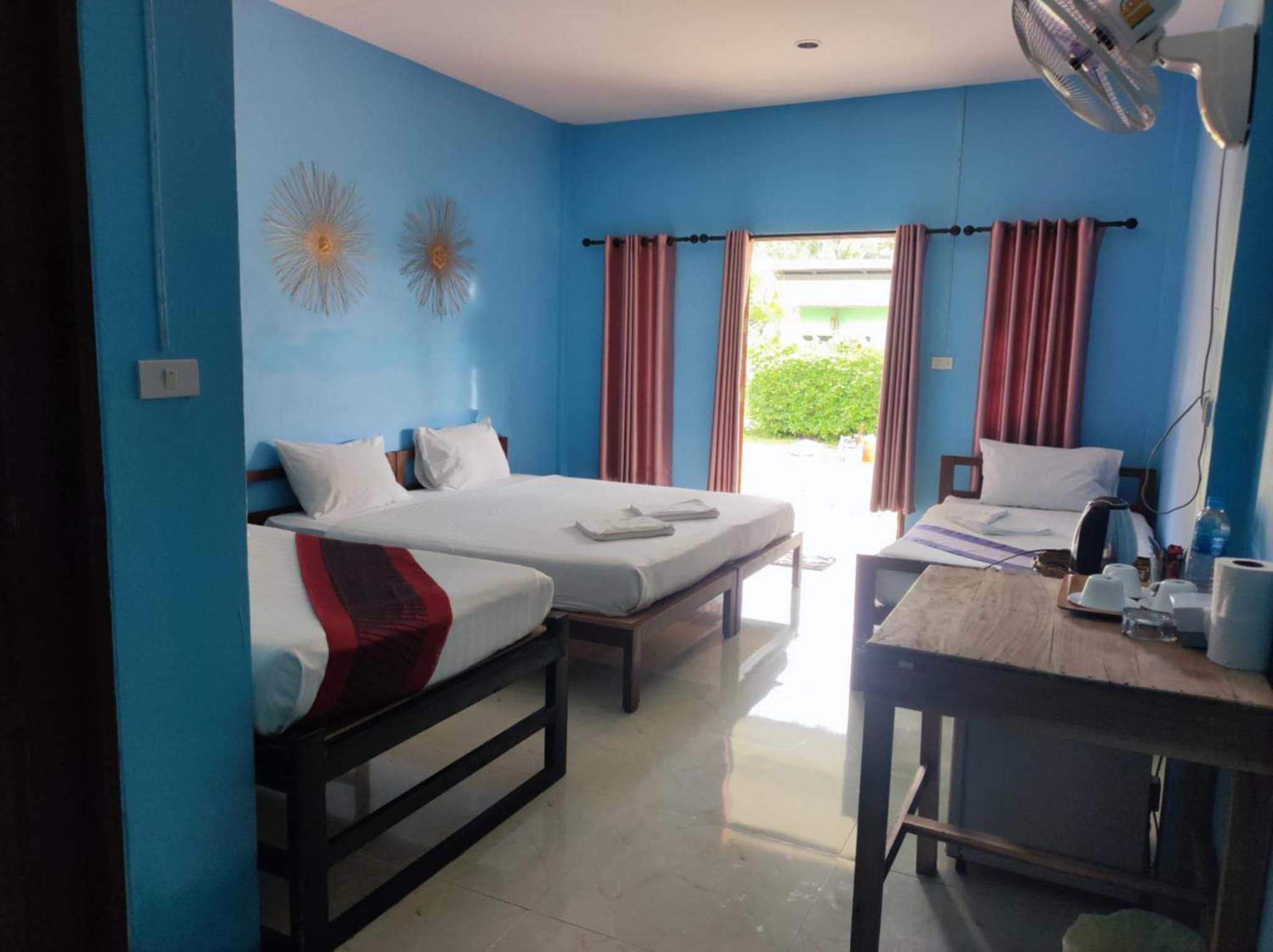 Quadruple Room With Private Bathroom photo 1