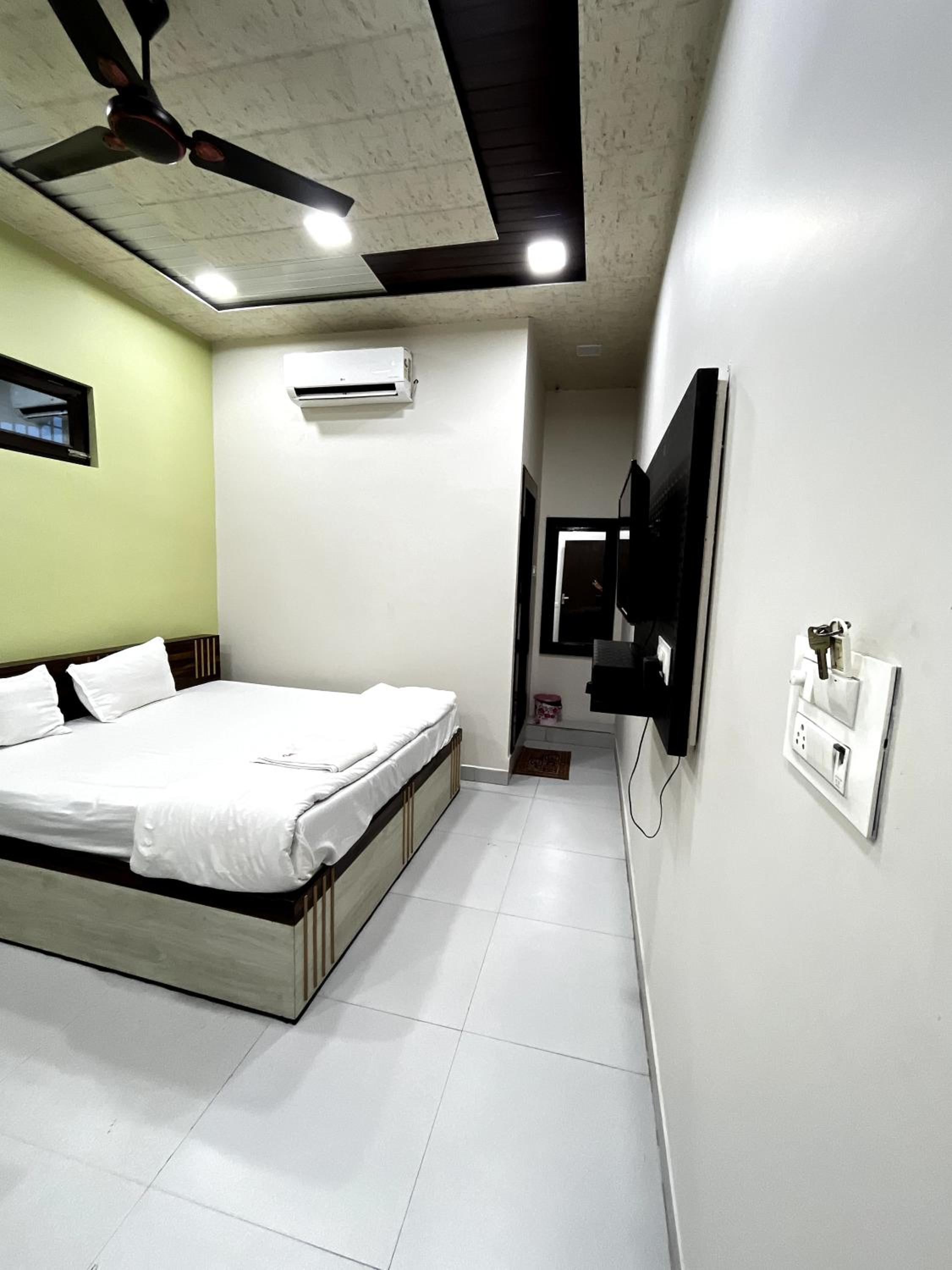 Deluxe Room - Photo 4