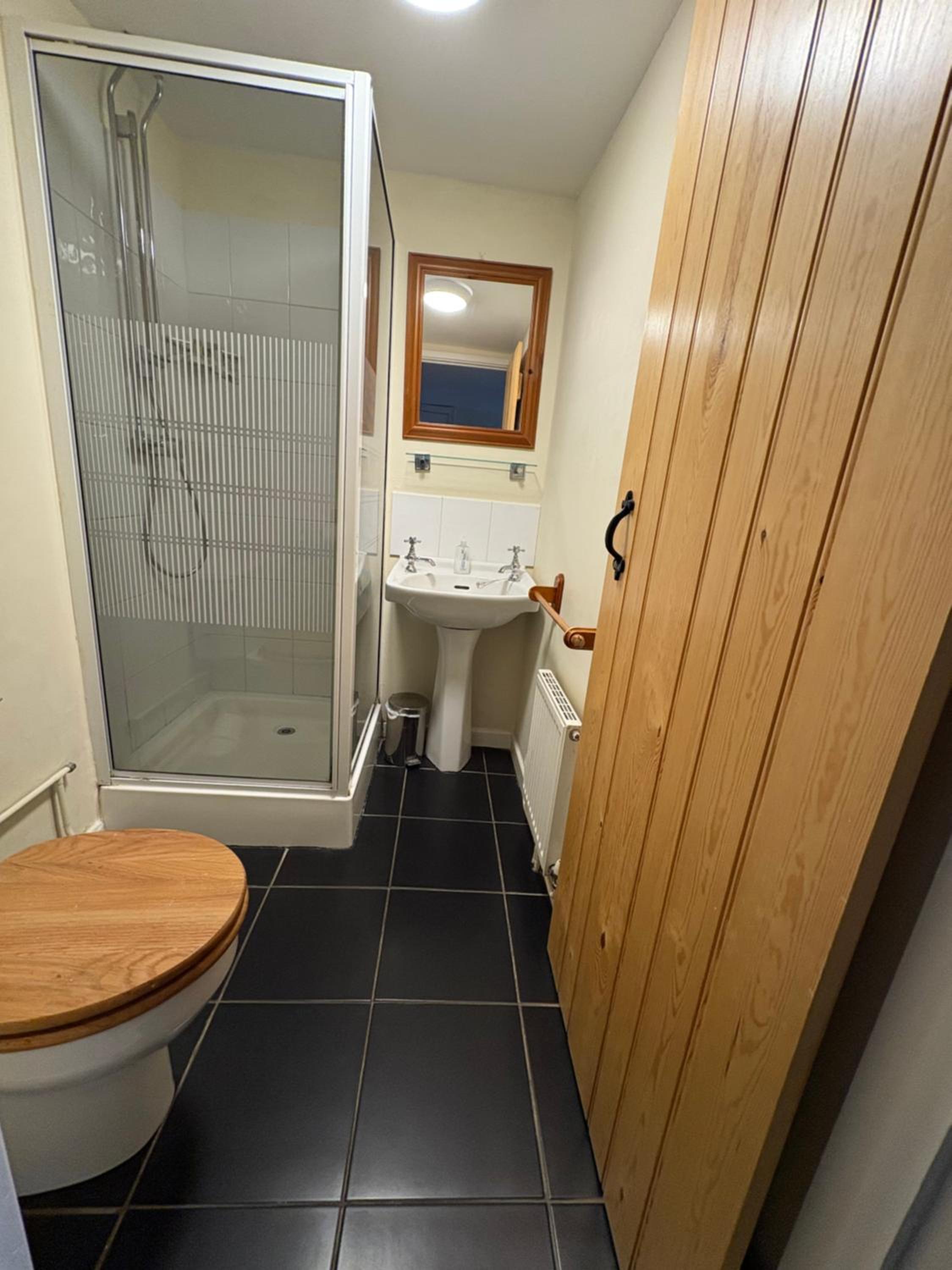 Family Room with Private Bathroom photo 3