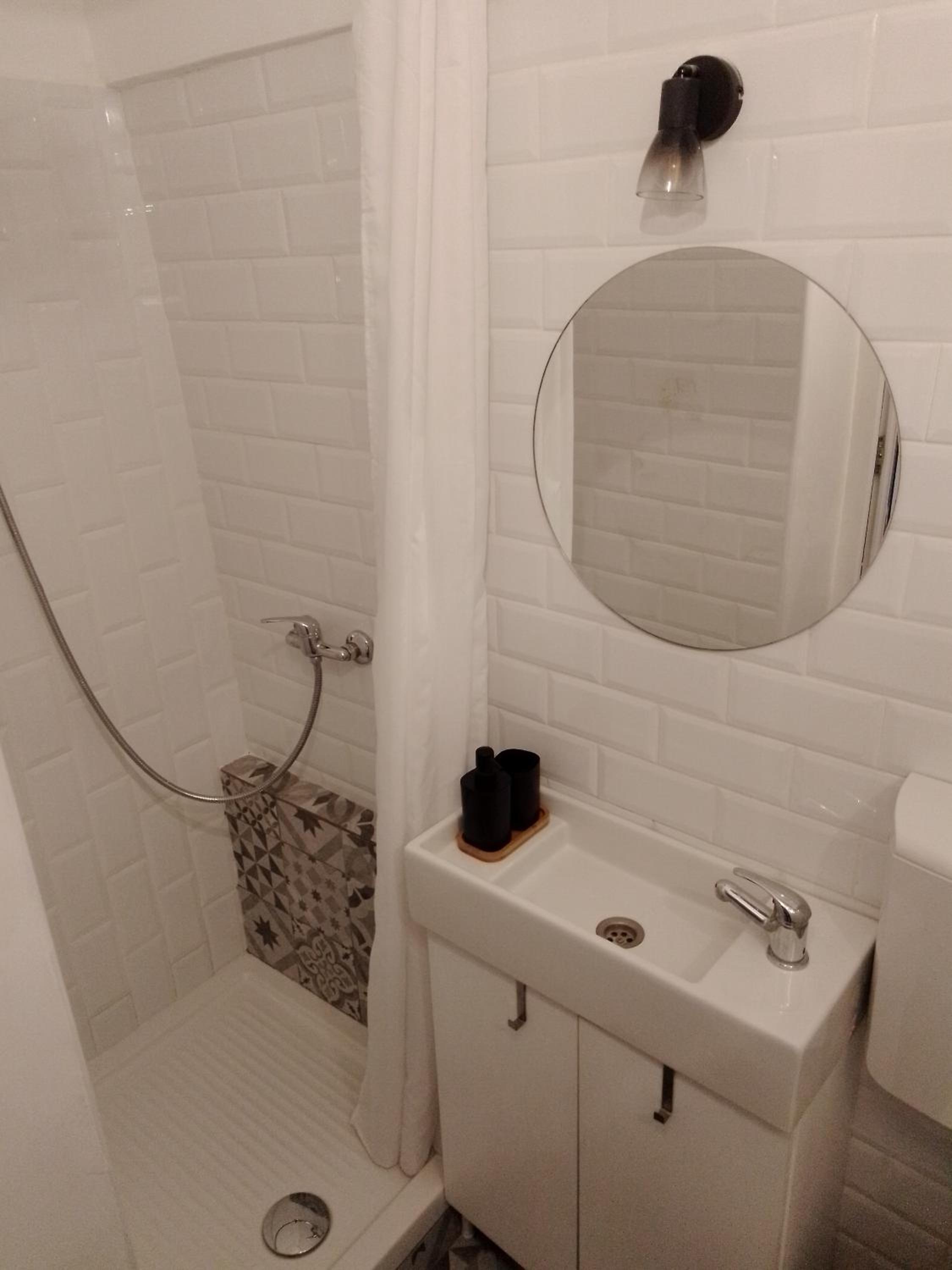 One-Bedroom Apartment photo 2