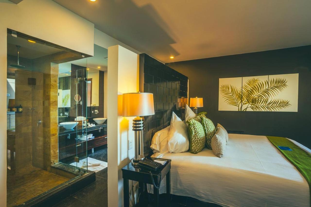Suite with Panoramic View (# of bedrooms available depends on # of guests reserved)