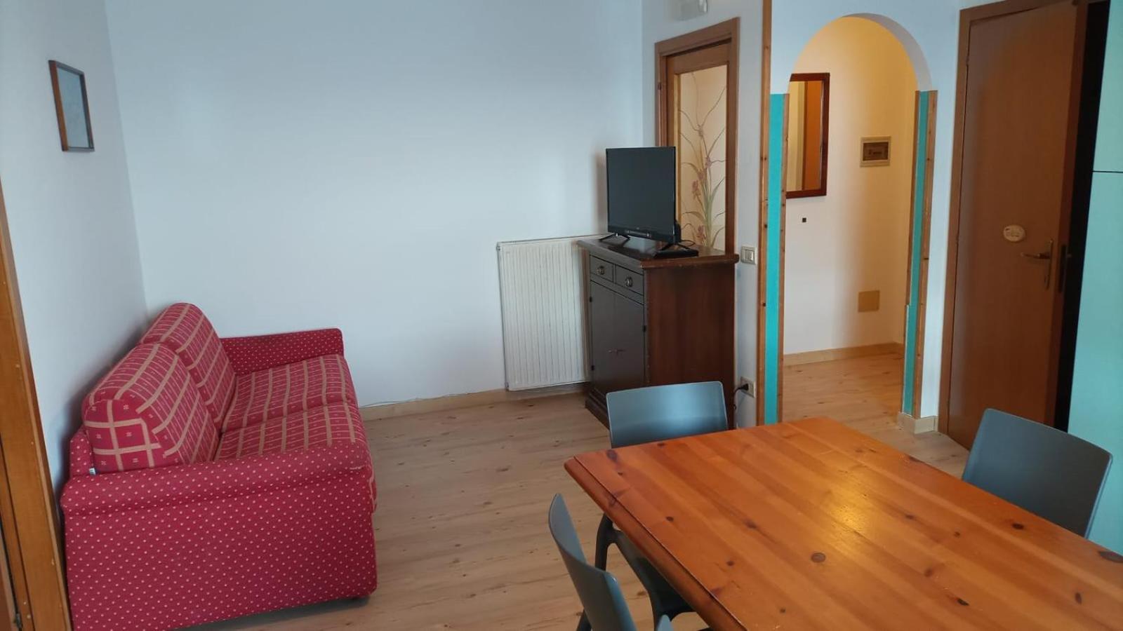 Deluxe One-Bedroom Apartment