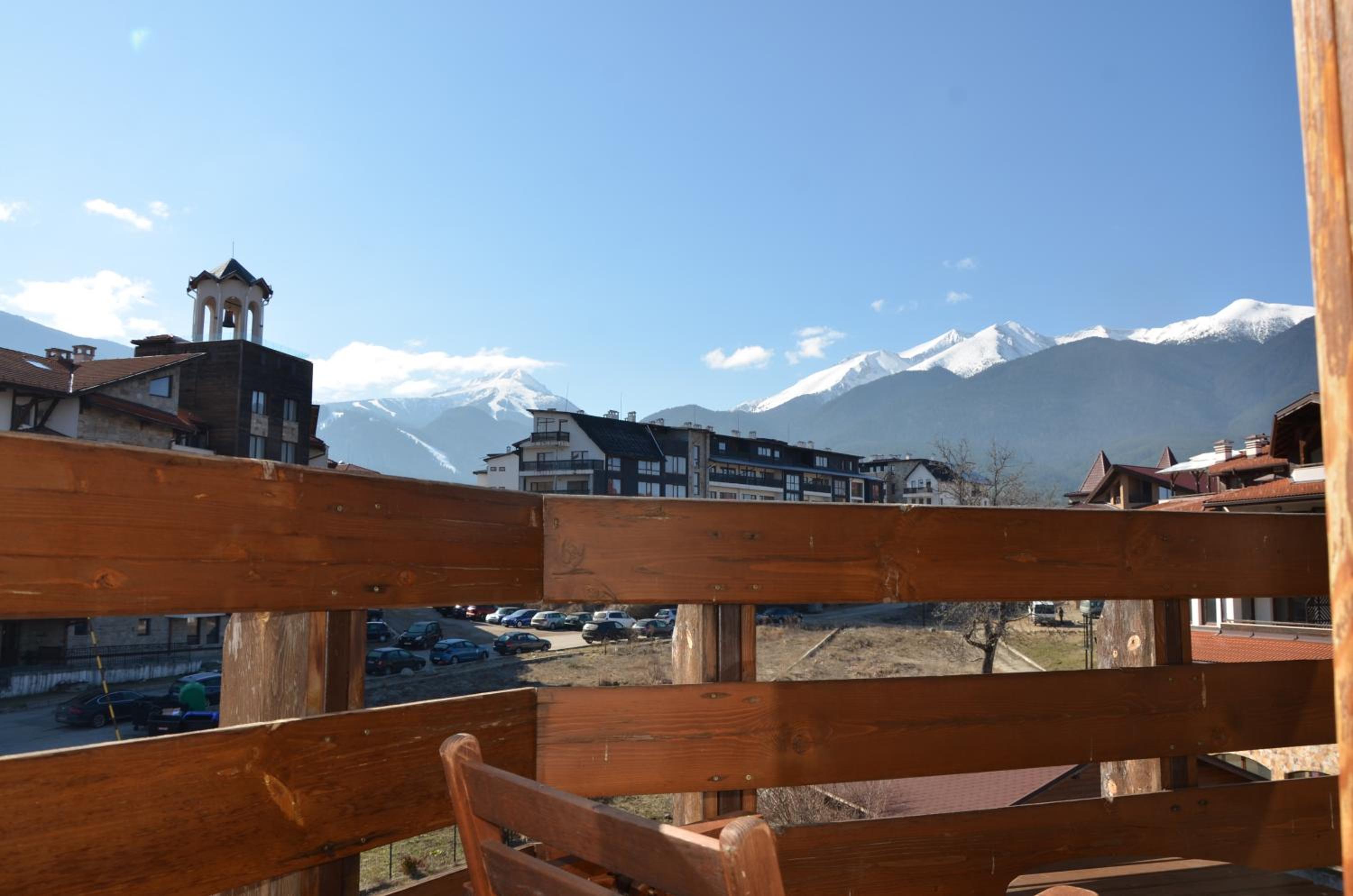 Apartment with Mountain View photo 1
