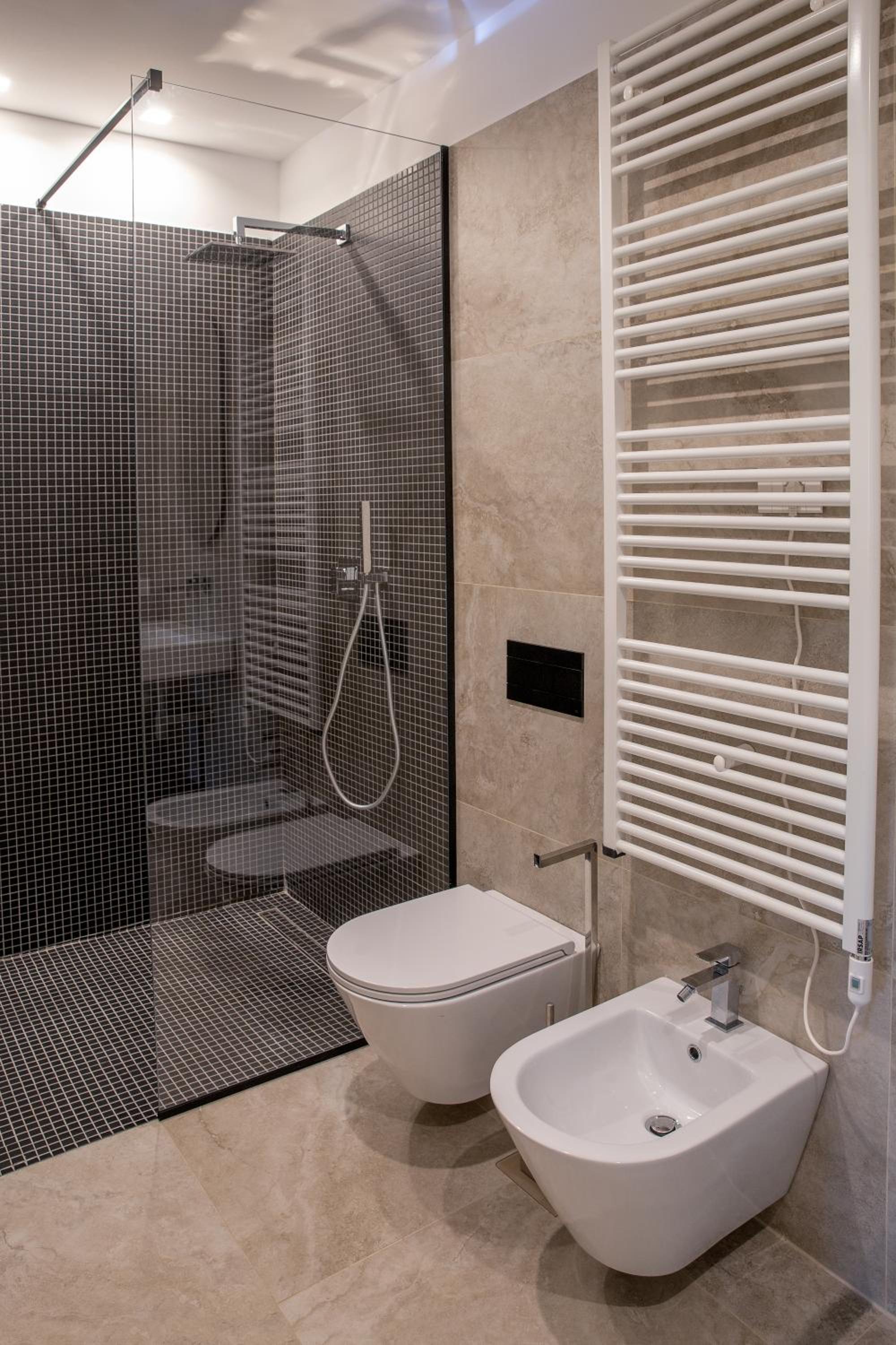 Deluxe King Suite photo 2