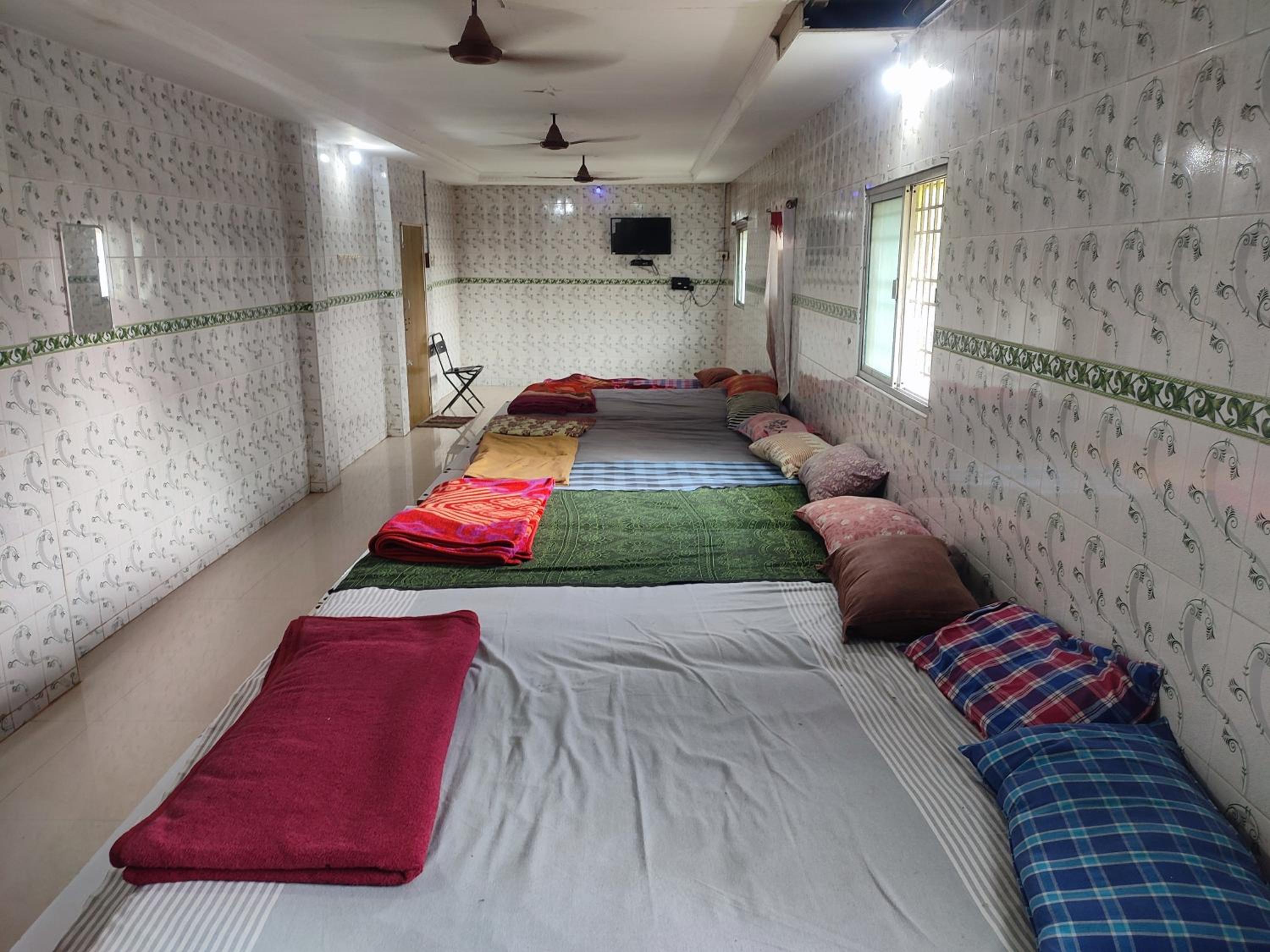 6-Bed Mixed Dormitory Room