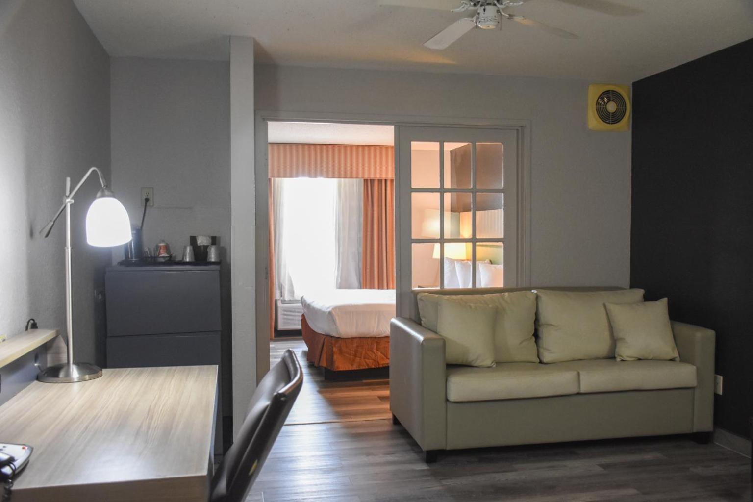 King Suite - Photo 6