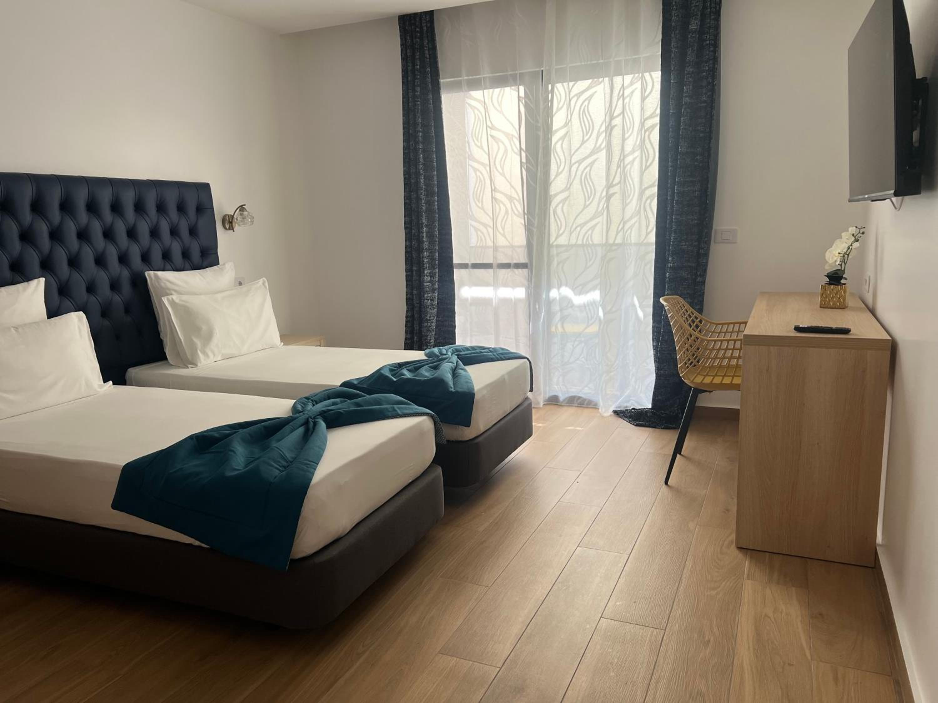 Twin Room with Balcony photo 2