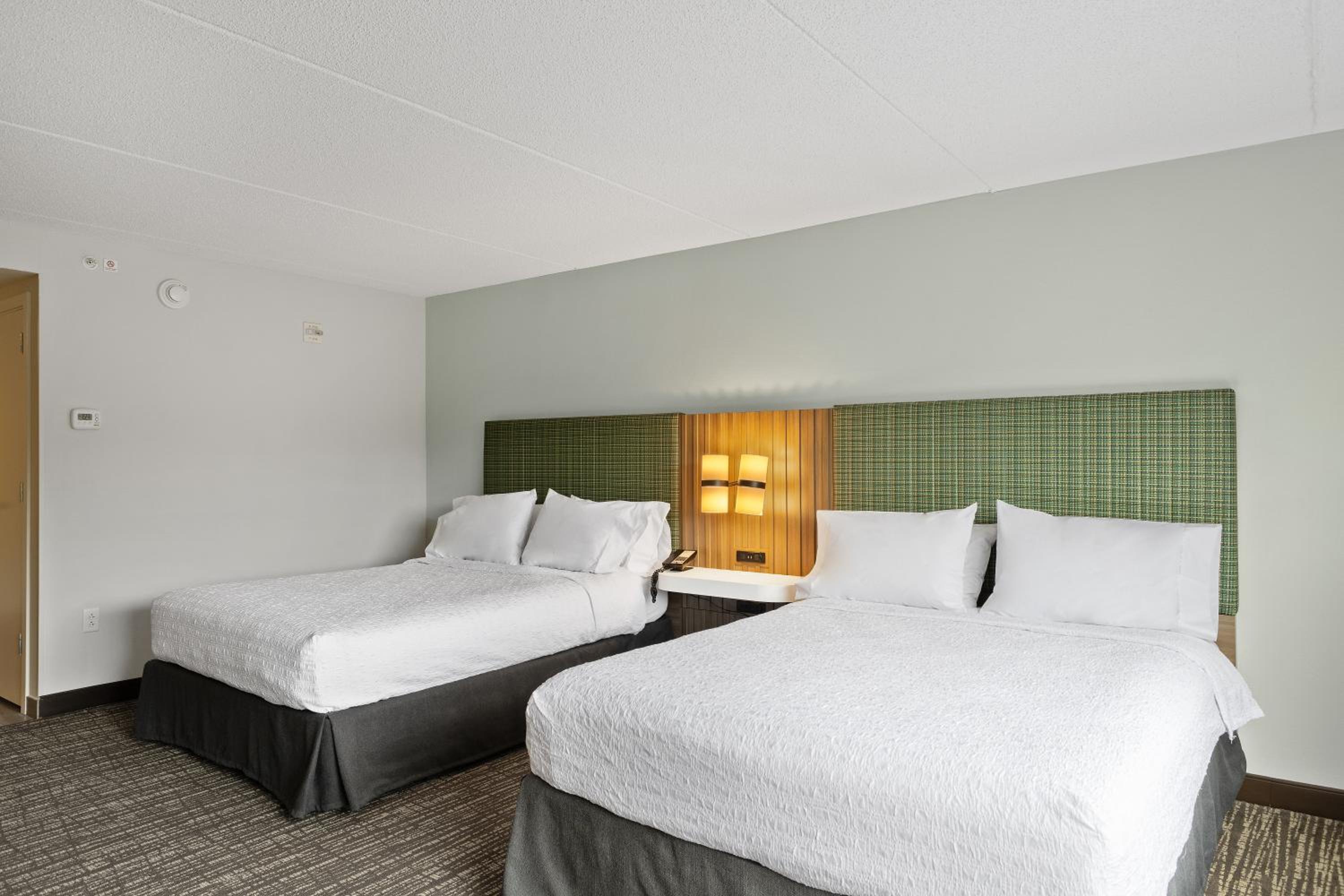 Queen Room with Two Queen Beds - Tub - Accessible - Photo 6