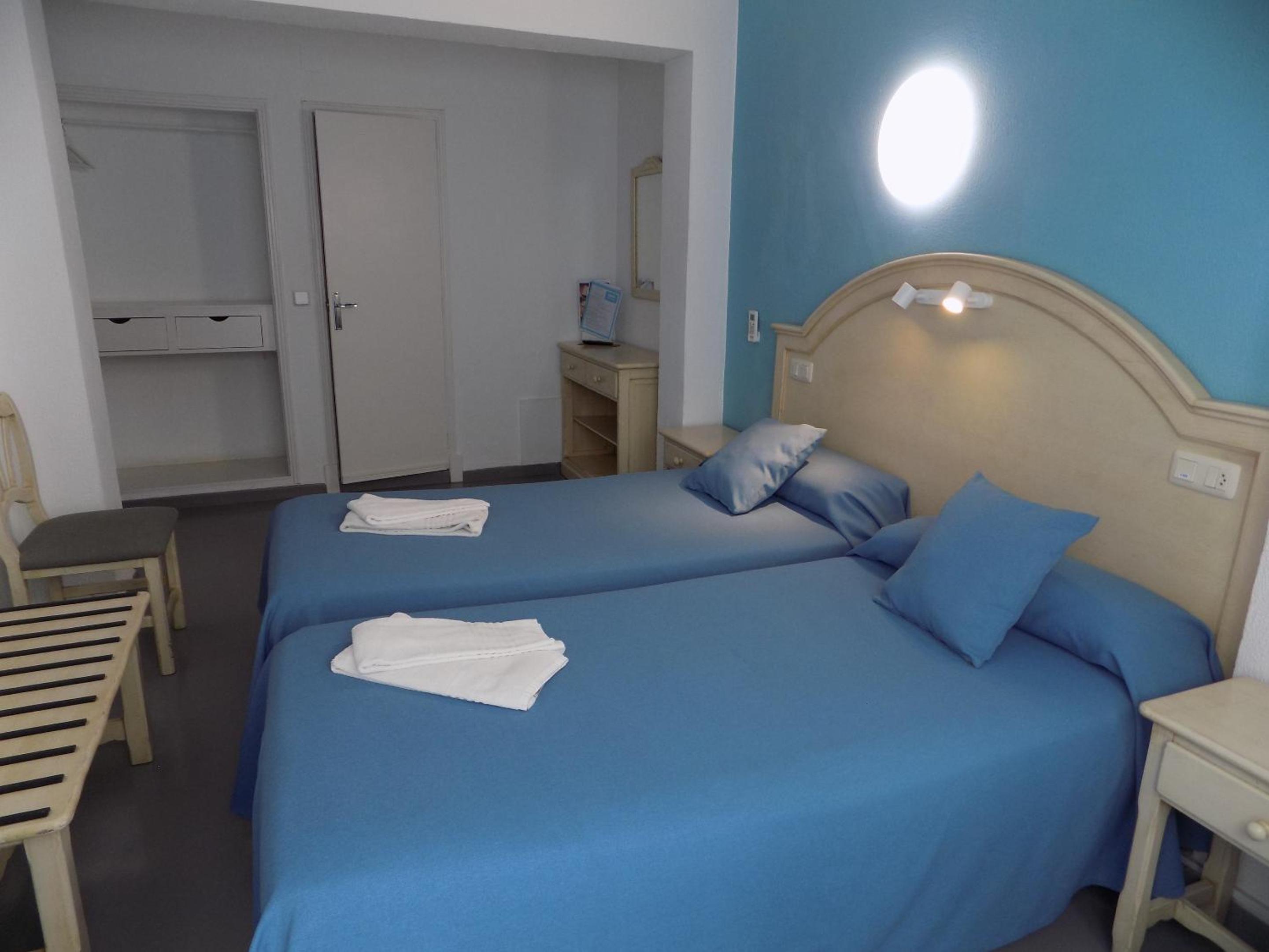Standard Twin Room with Balcony photo 3