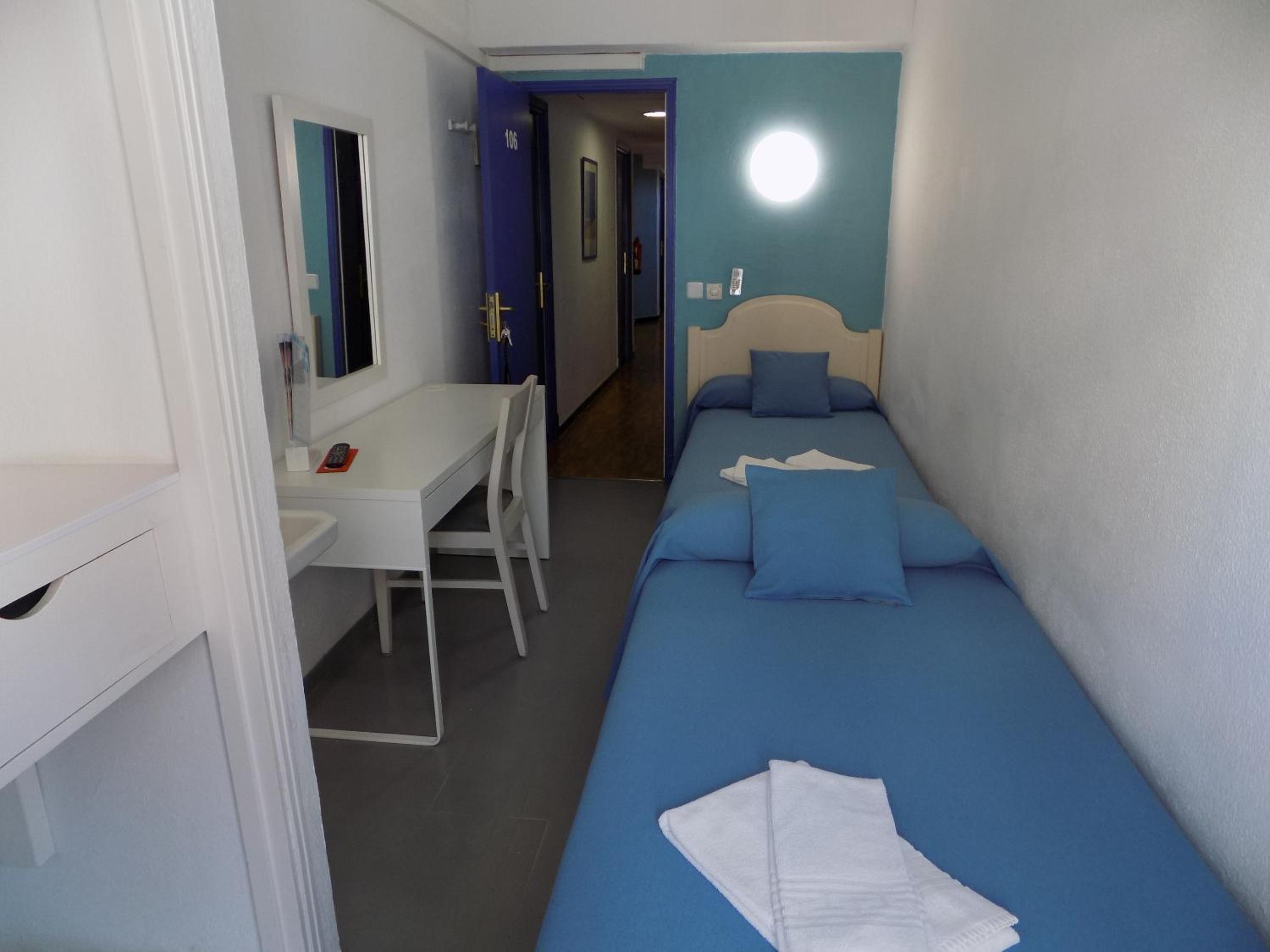 Double Room with Balcony and Shared Bathroom photo 2