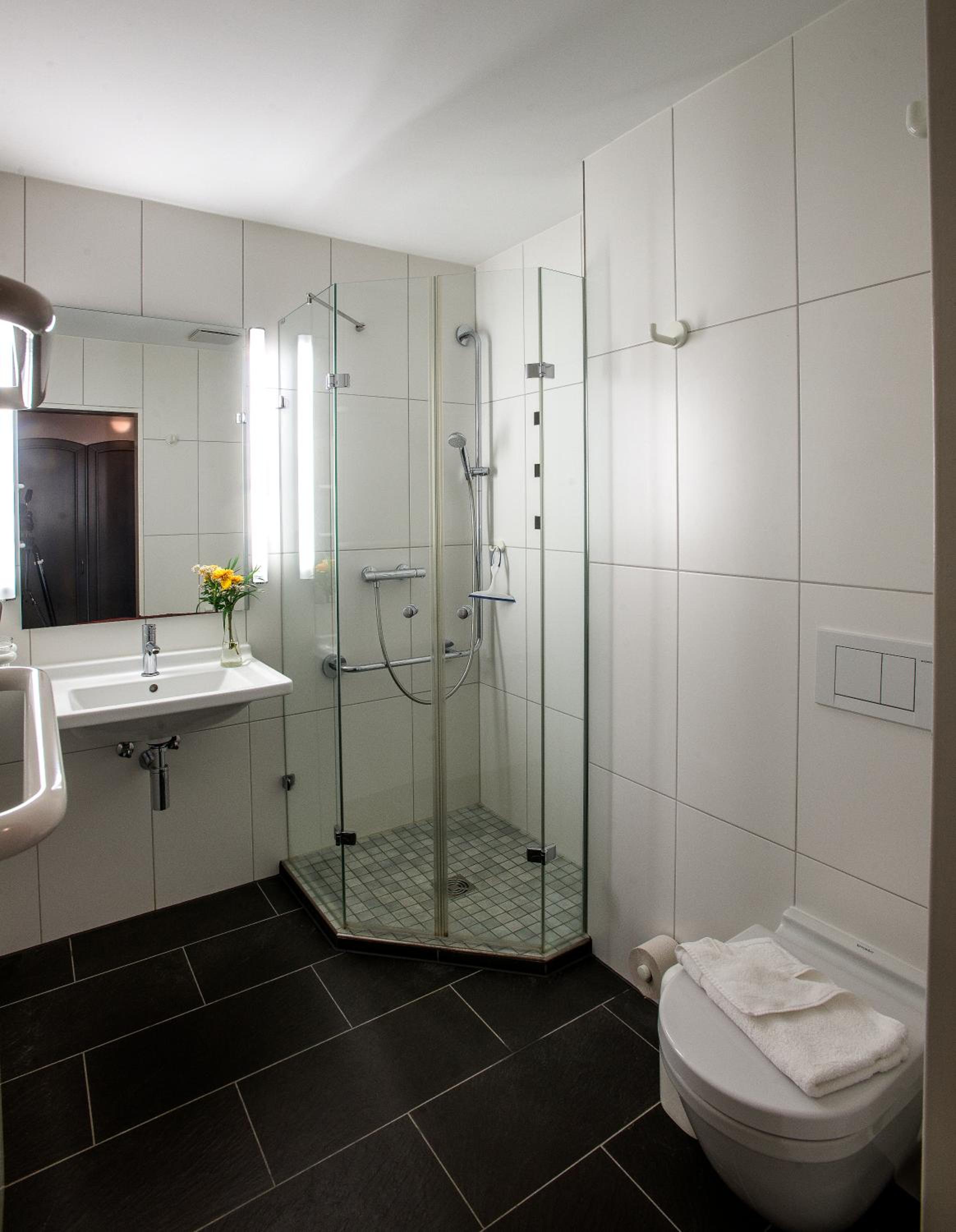 Single Room with Bathroom photo 2