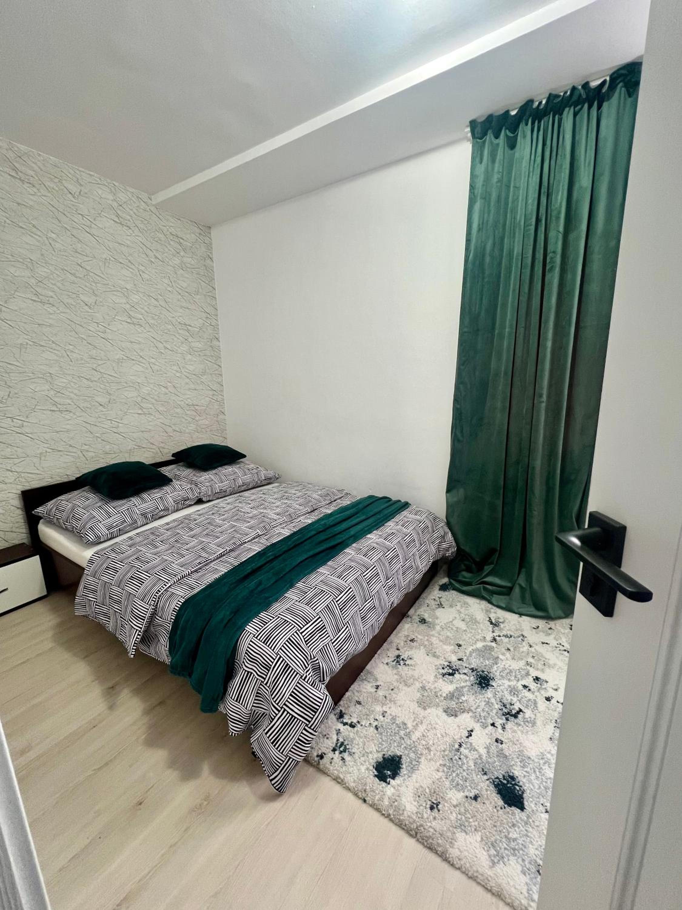 One-Bedroom Apartment photo 1