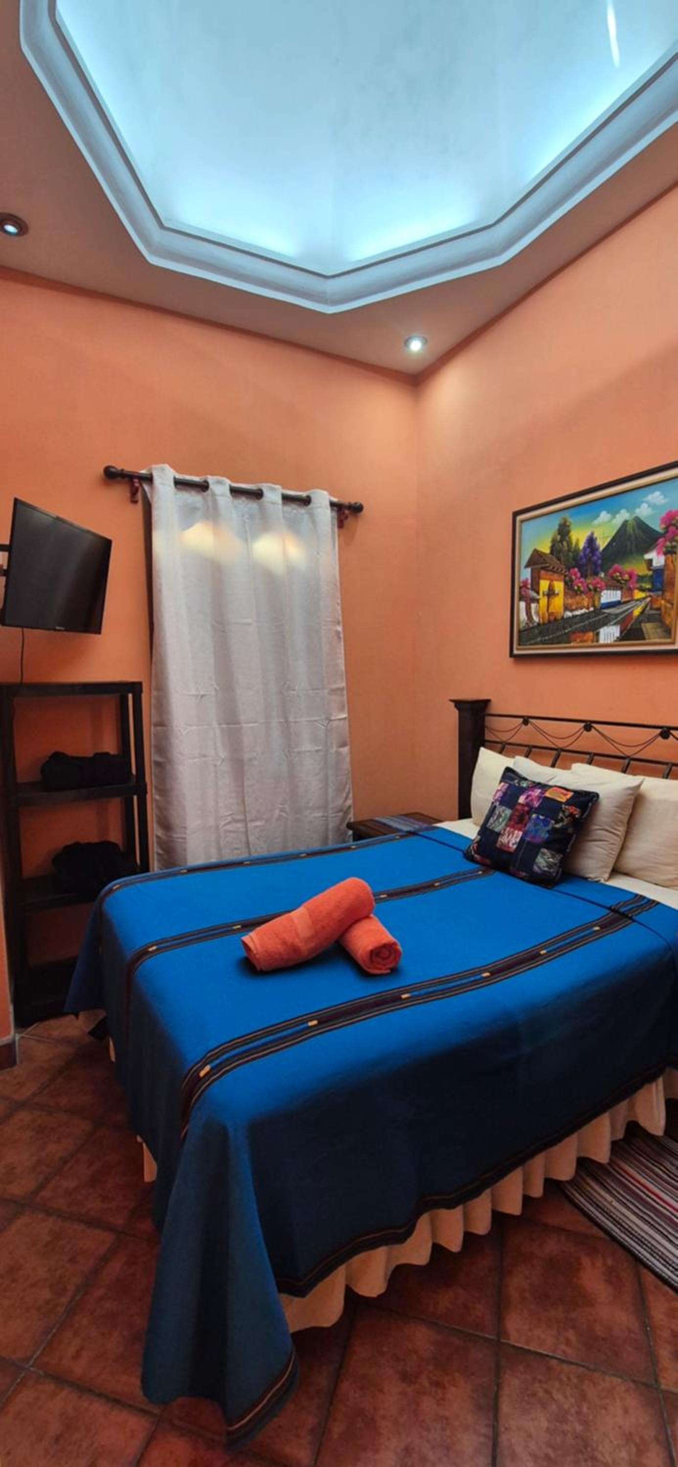 Single Room with Shared Bathroom