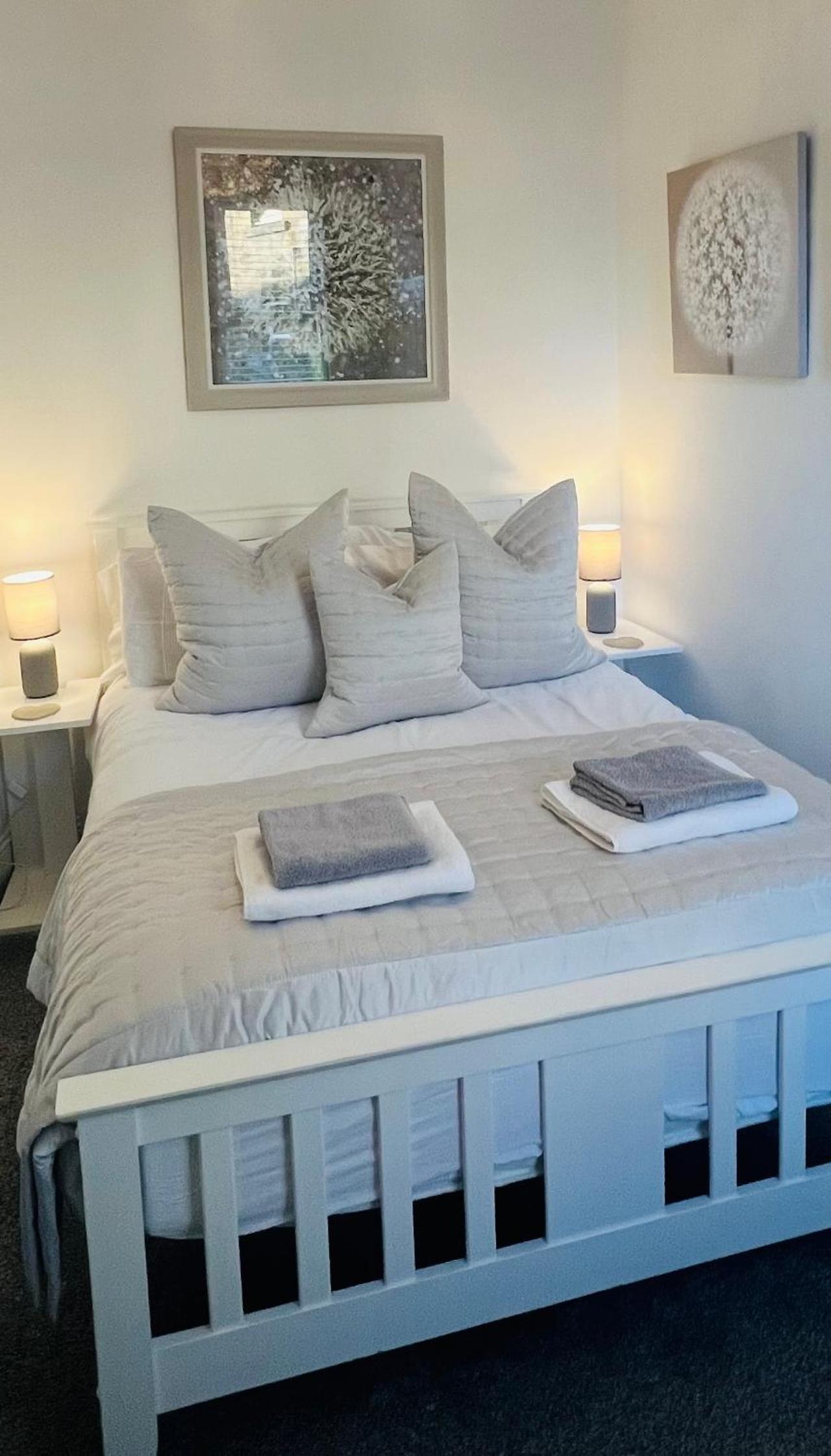 Two-Bedroom Cottage - Photo 7