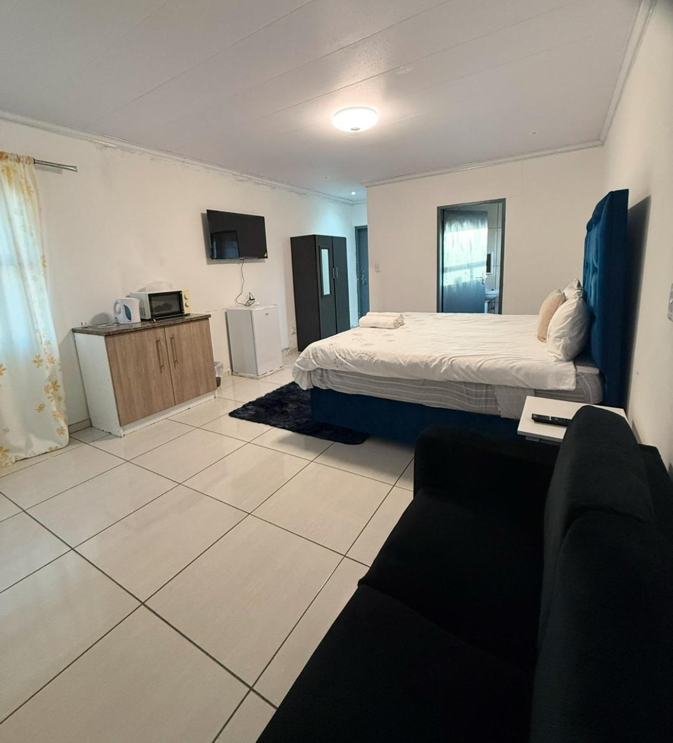 Double or Twin Room with Private Bathroom photo 1