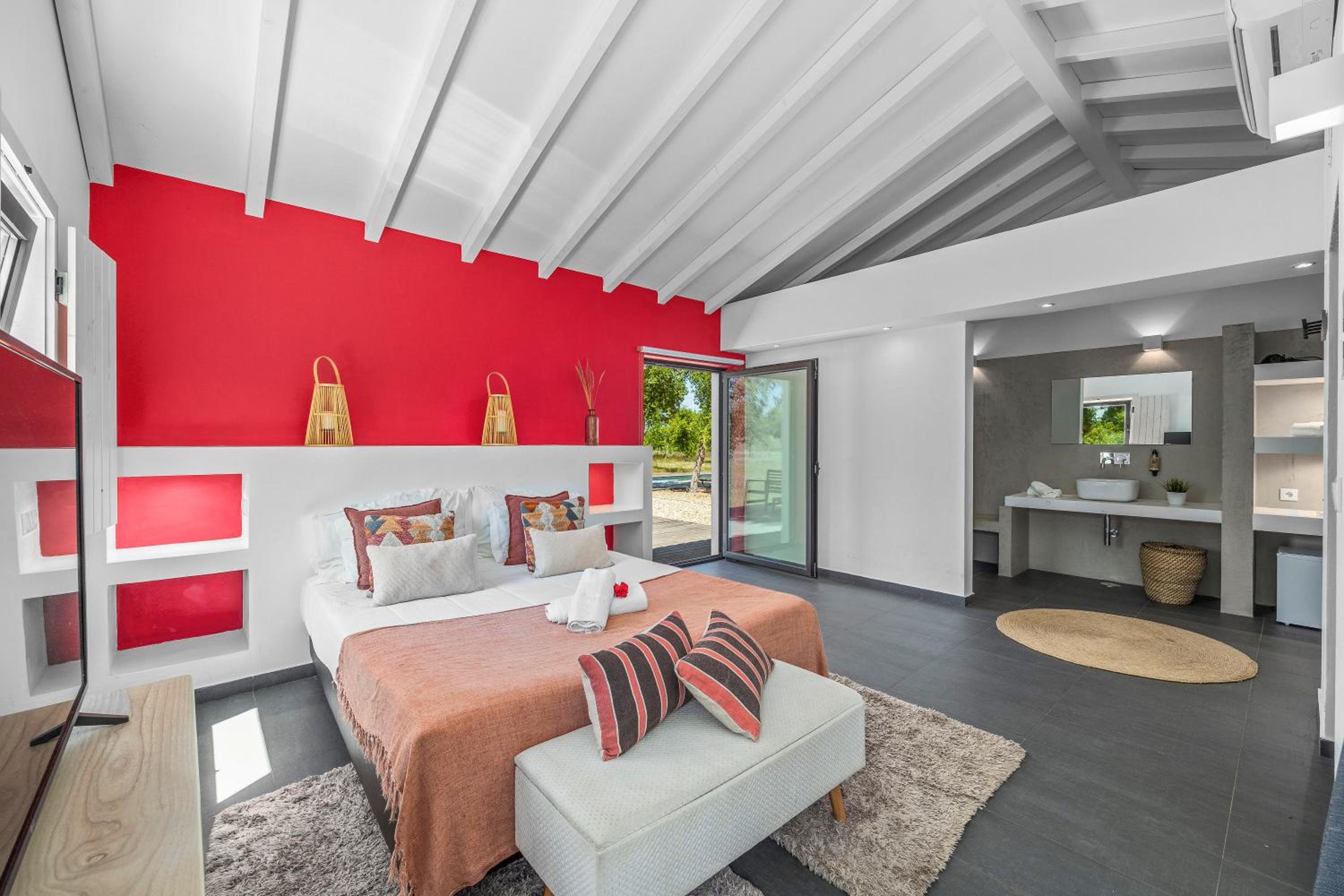 Deluxe Queen Suite