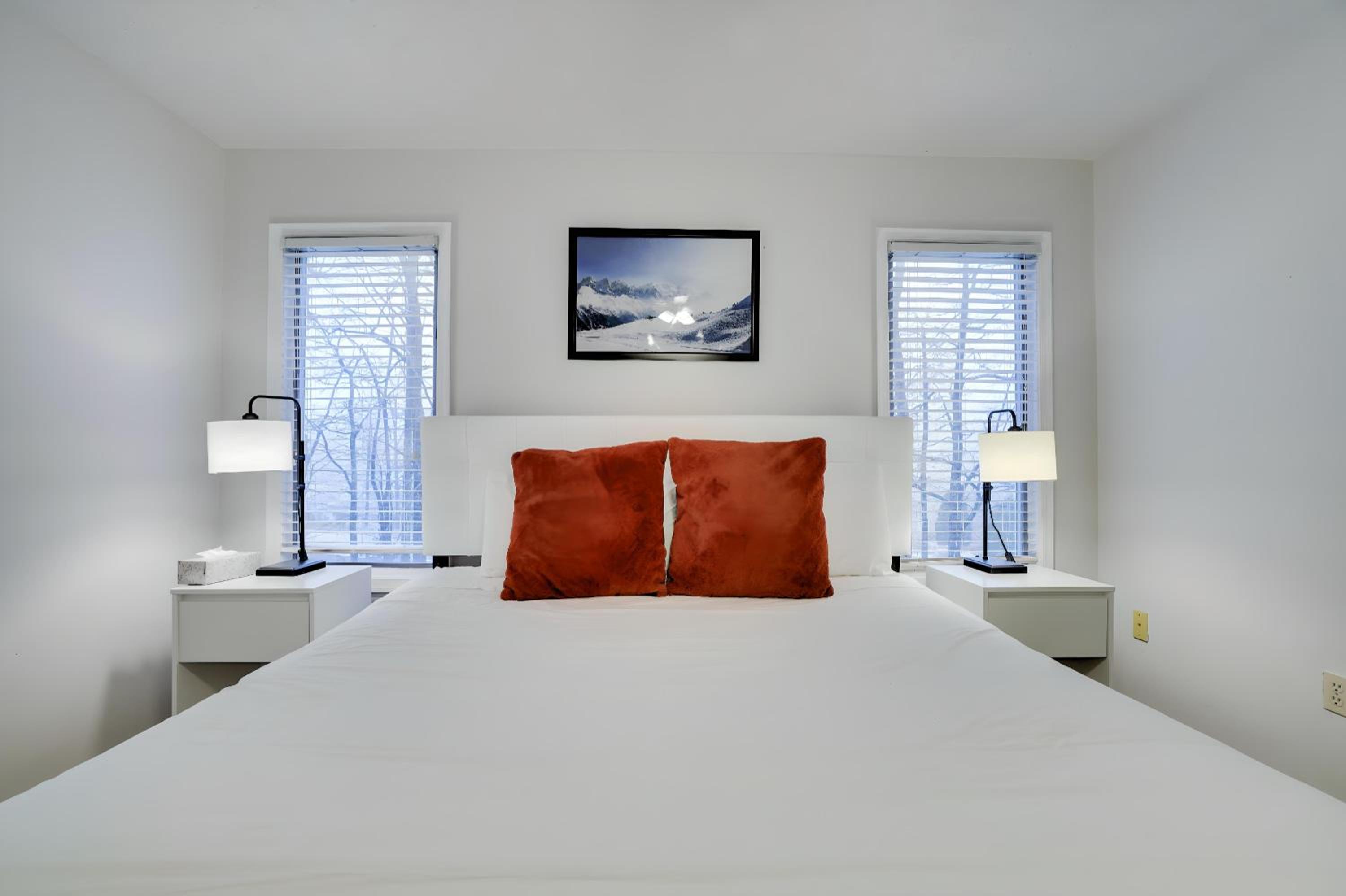 Five-Bedroom House photo 3