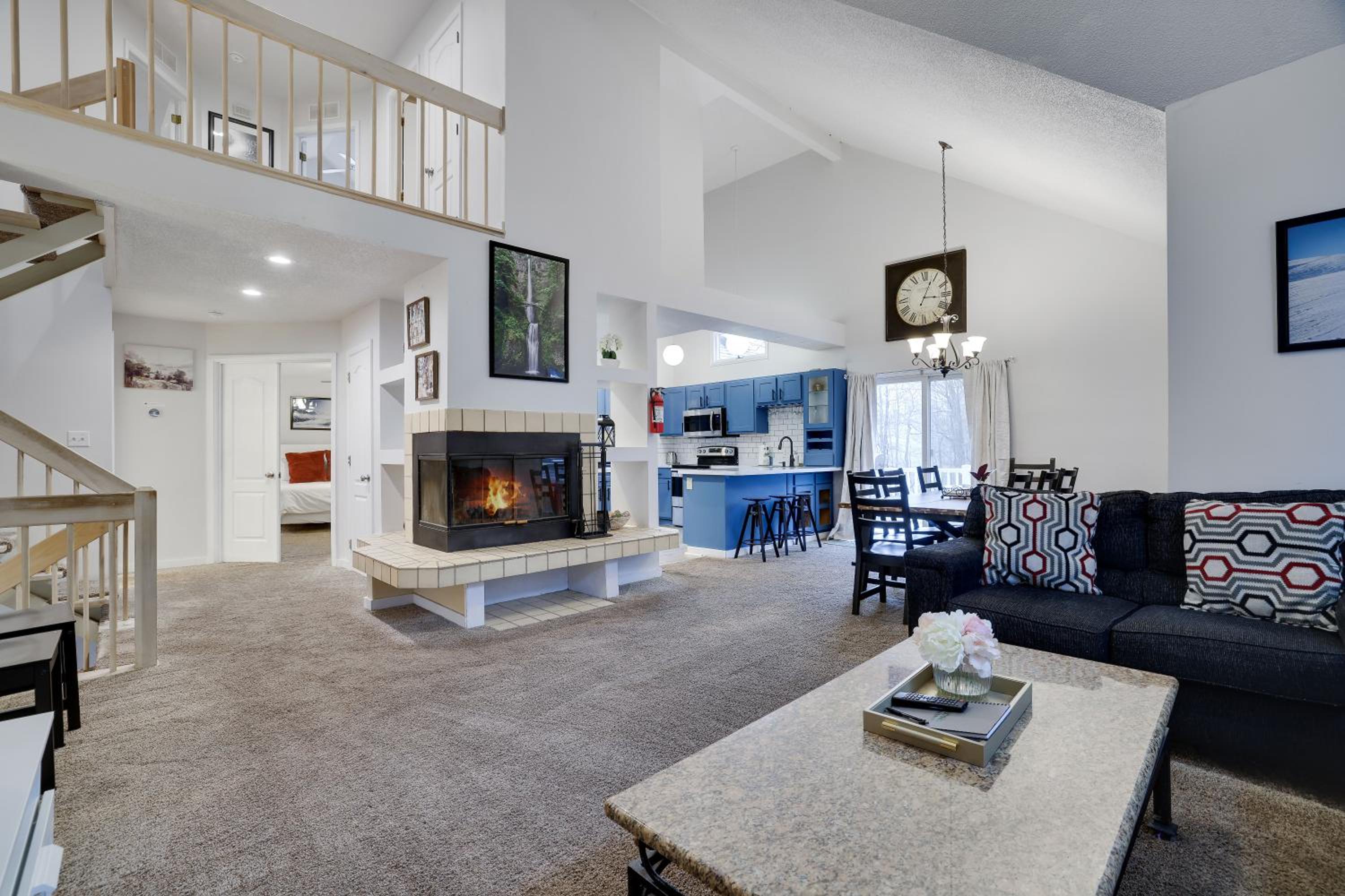 Five-Bedroom House photo 1