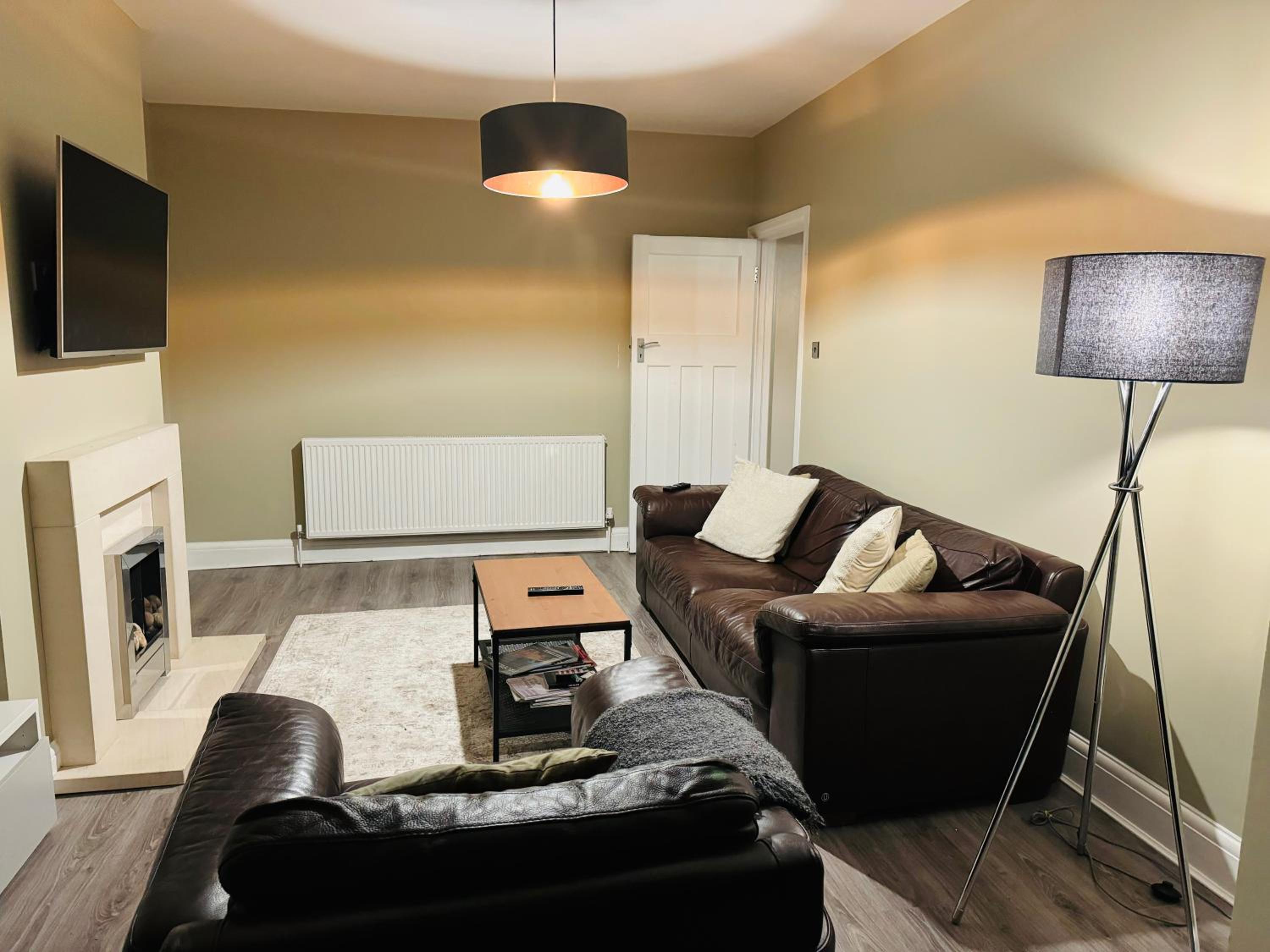 Five-Bedroom House photo 1