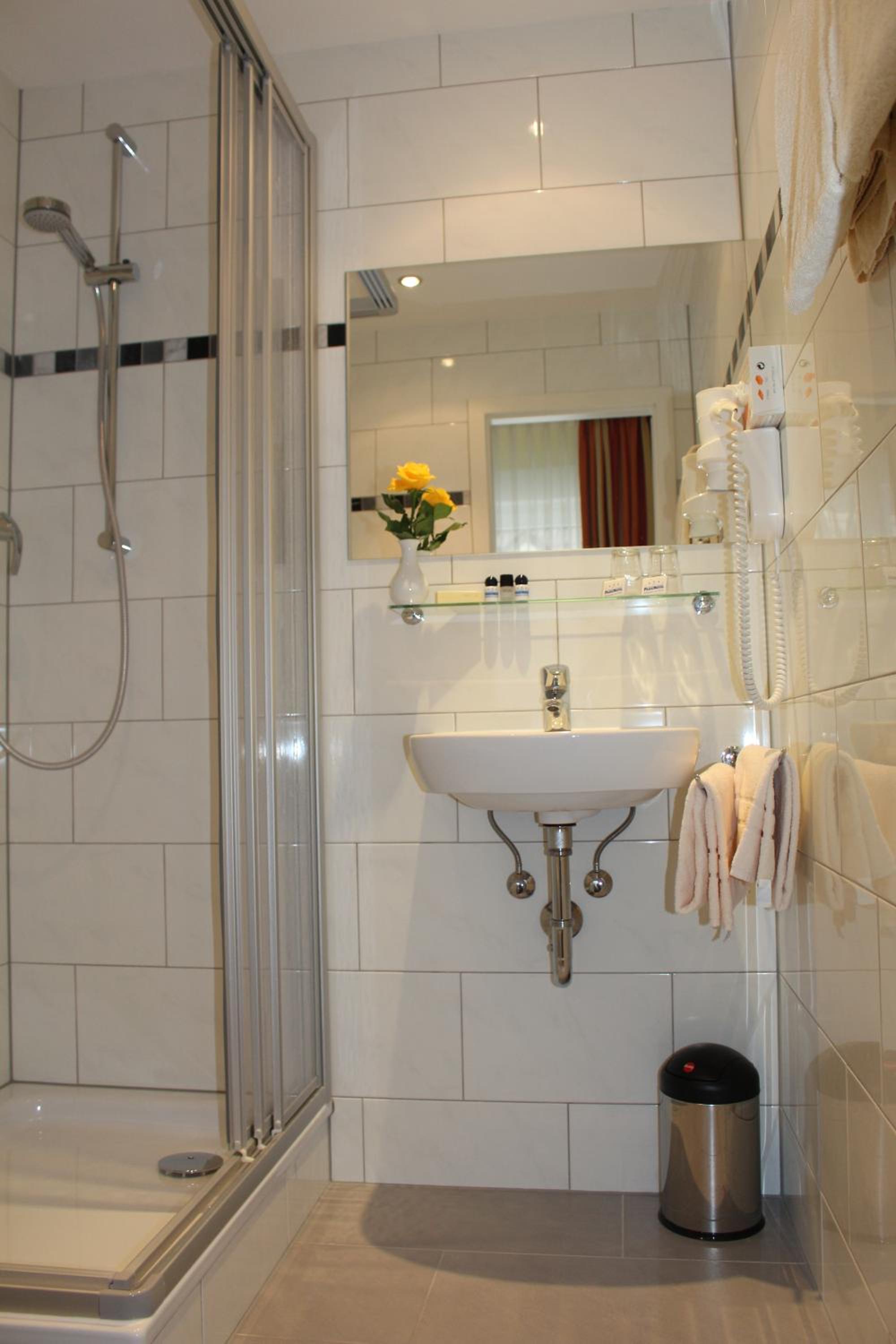 Standard Double Room - Photo 6
