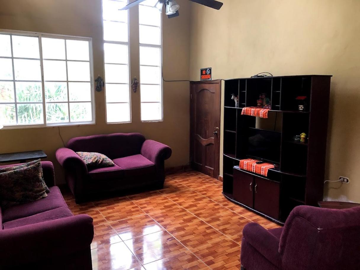 Five-Bedroom House photo 2