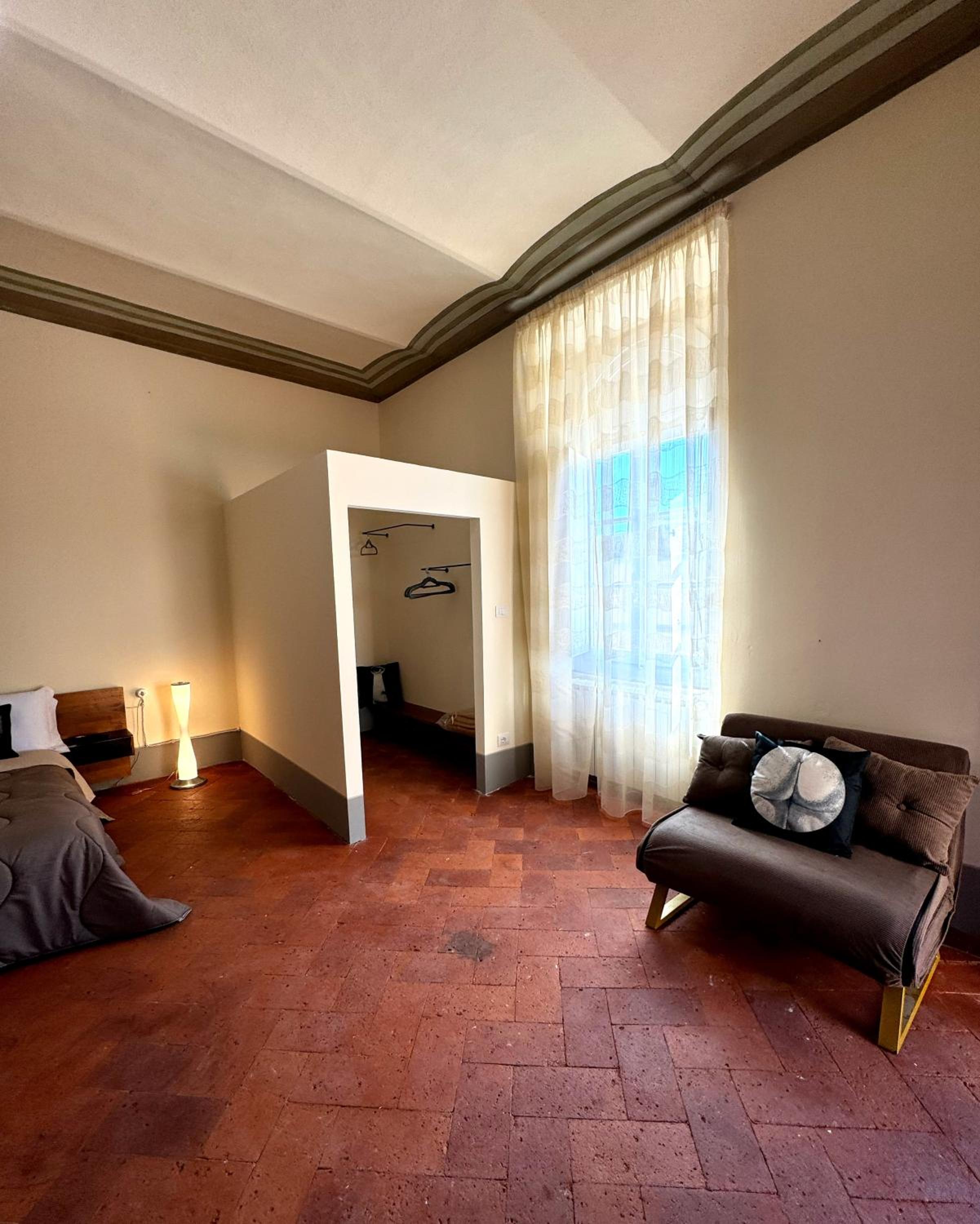 One-Bedroom Apartment photo 3