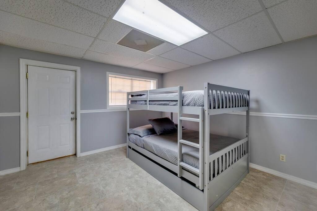 Four-Bedroom House photo 2