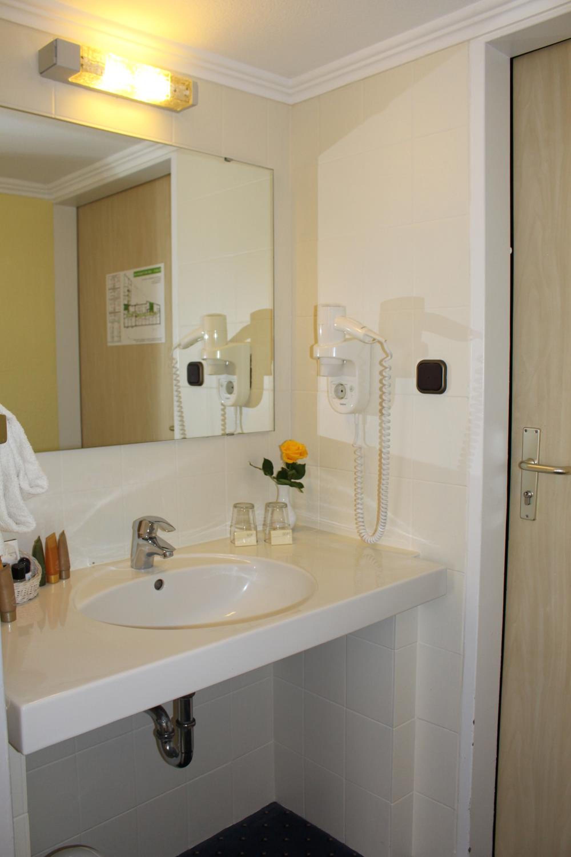 Standard Double Room - Photo 2