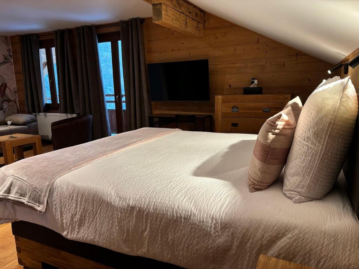 Quadruple Room with Mountain View photo 3
