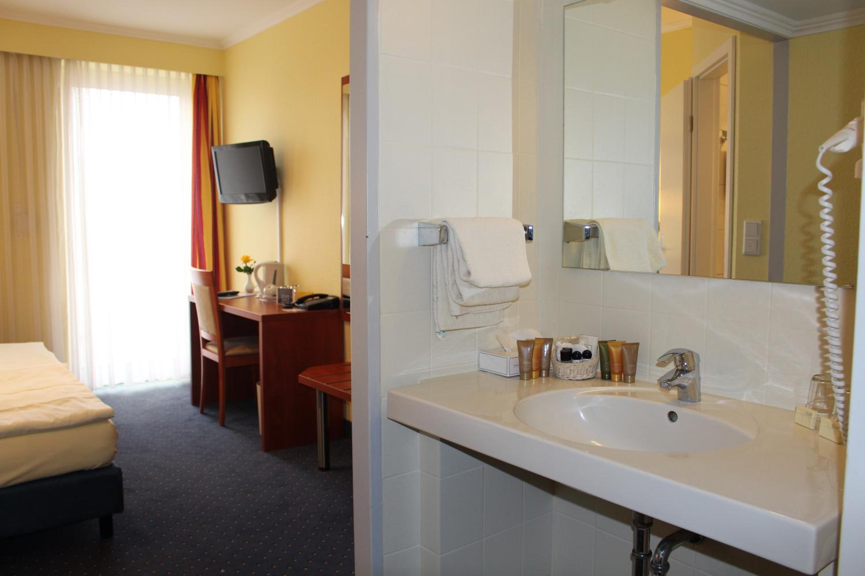 Standard Double Room - Photo 5