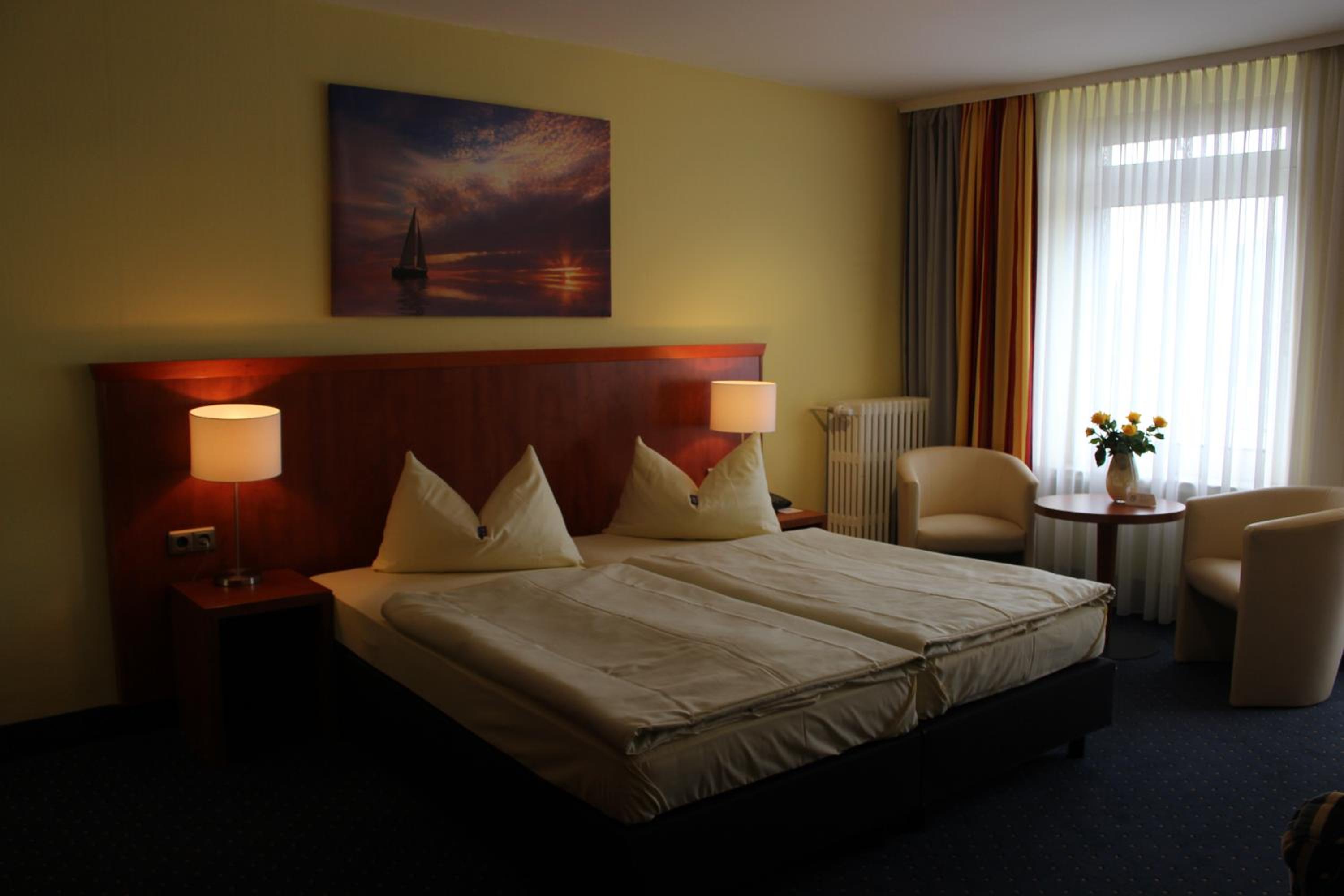 Deluxe Double Room with Balcony - Photo 6