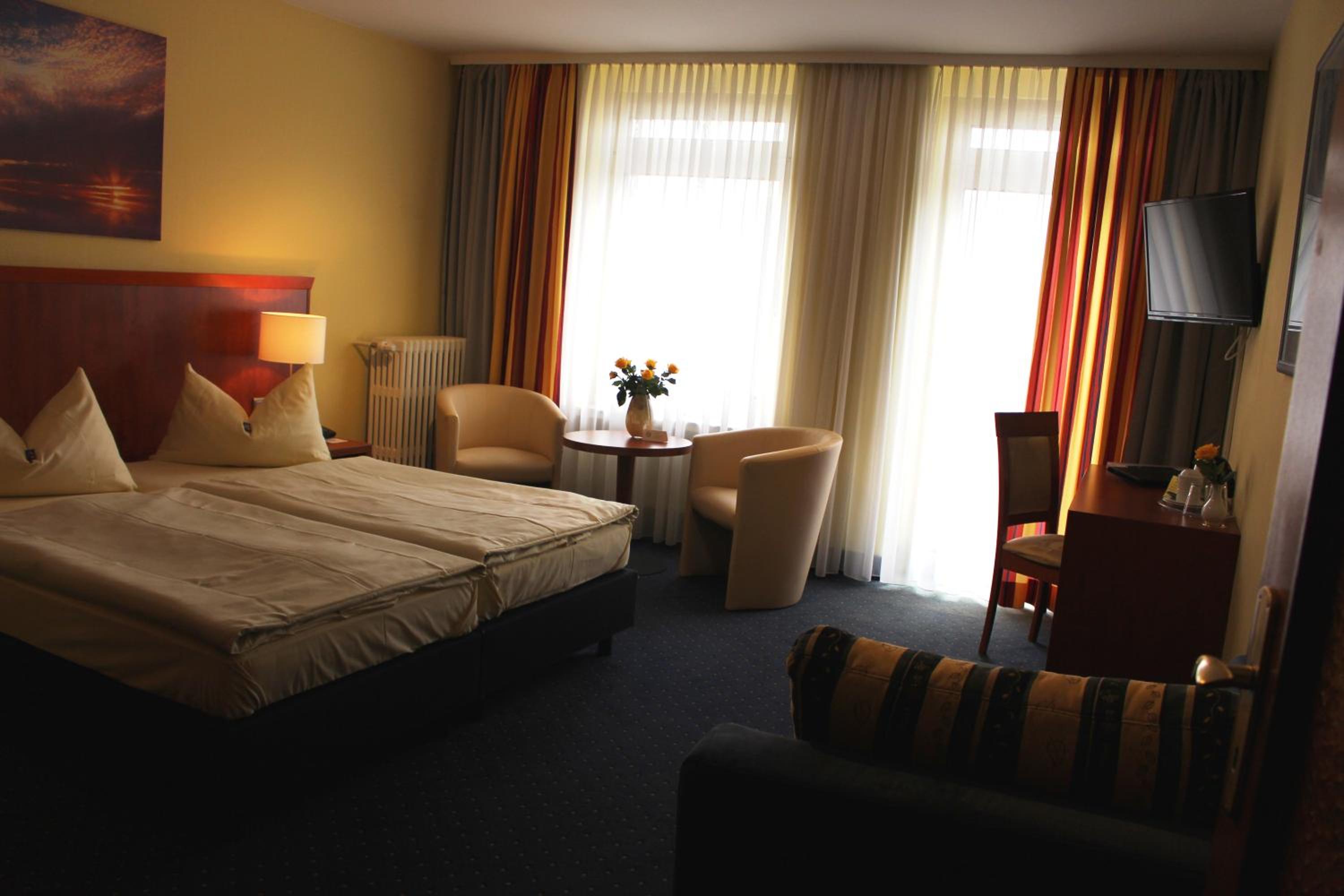 Deluxe Double Room with Balcony - Photo 3