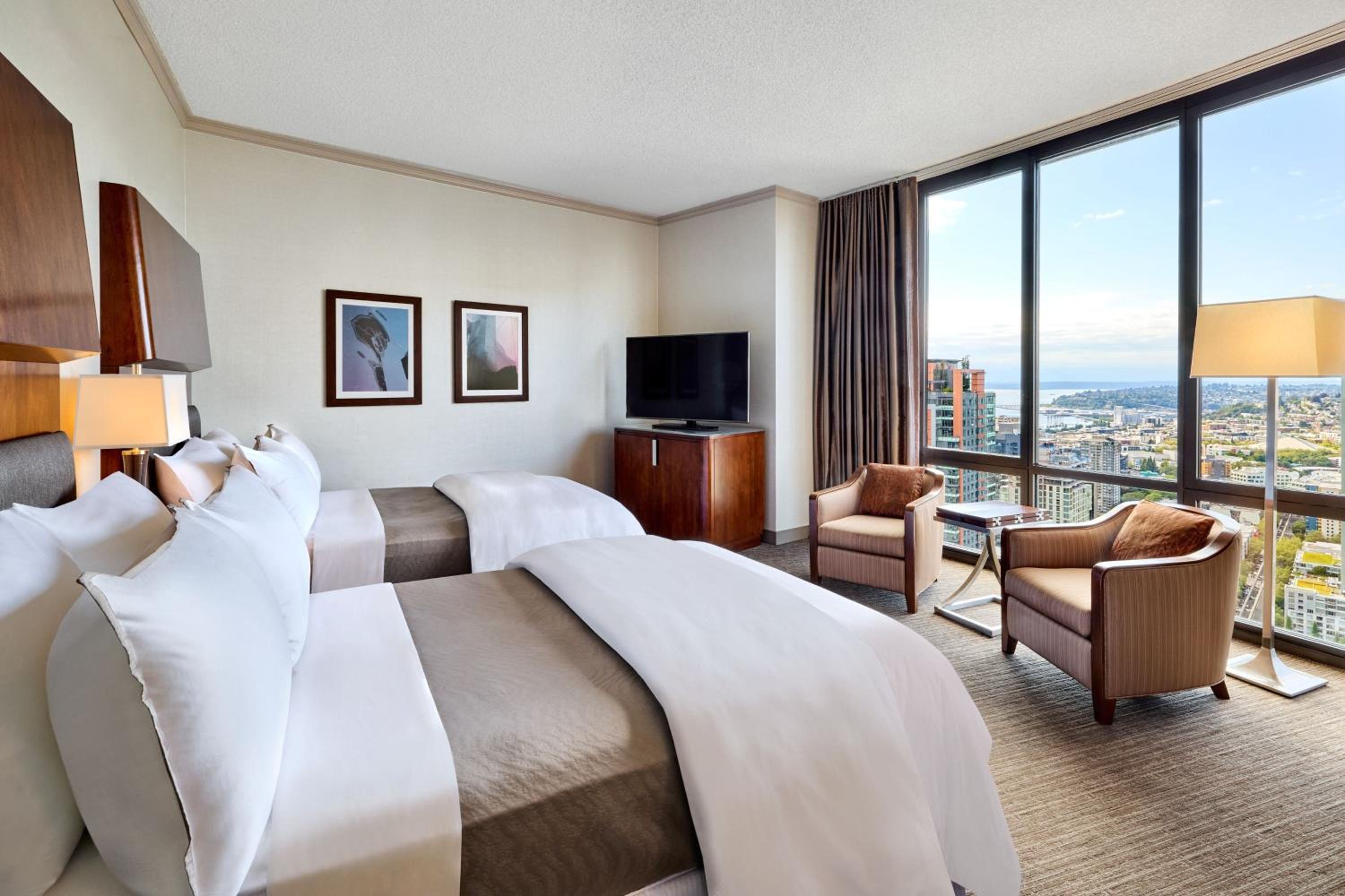 Deluxe City View, Guest room, 2 Double, City view, Mid floor - Photo 4