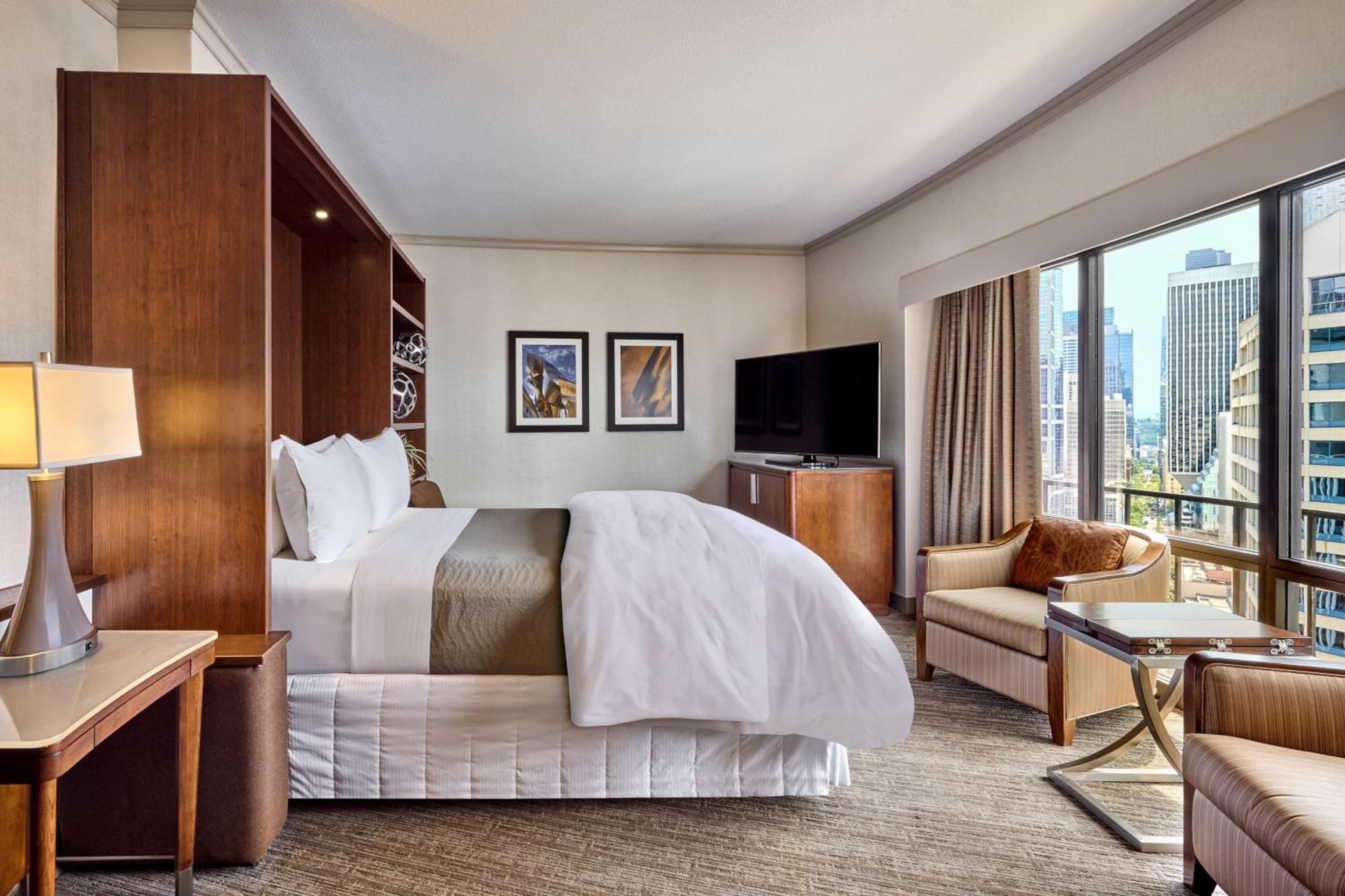 Premium, Guest room, 1 Queen, Partial water view - Photo 3