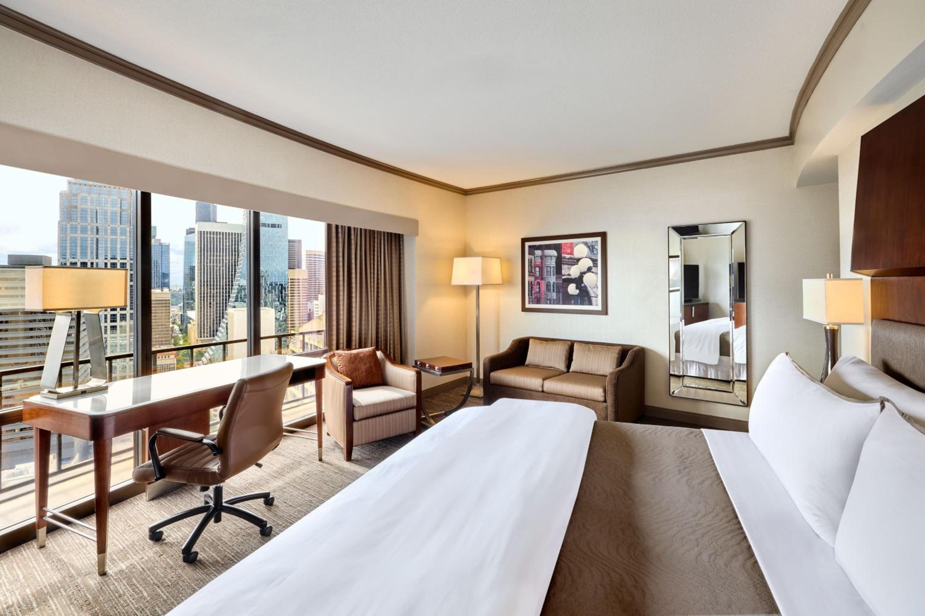 Deluxe, Guest room, 1 King, Sofa bed, City view, Mid floor - Photo 6