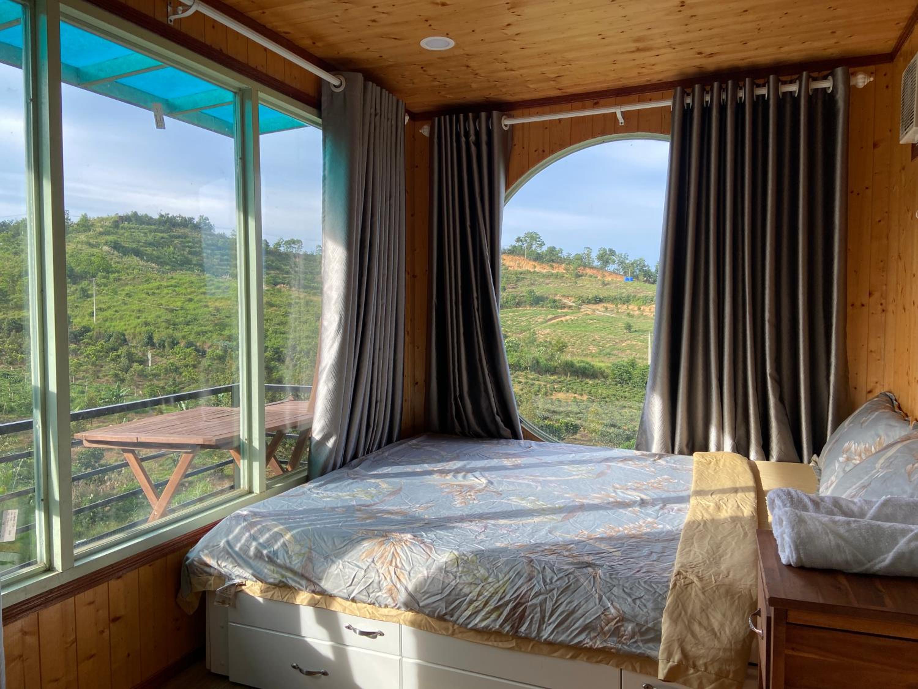 King Room with Mountain View photo 2