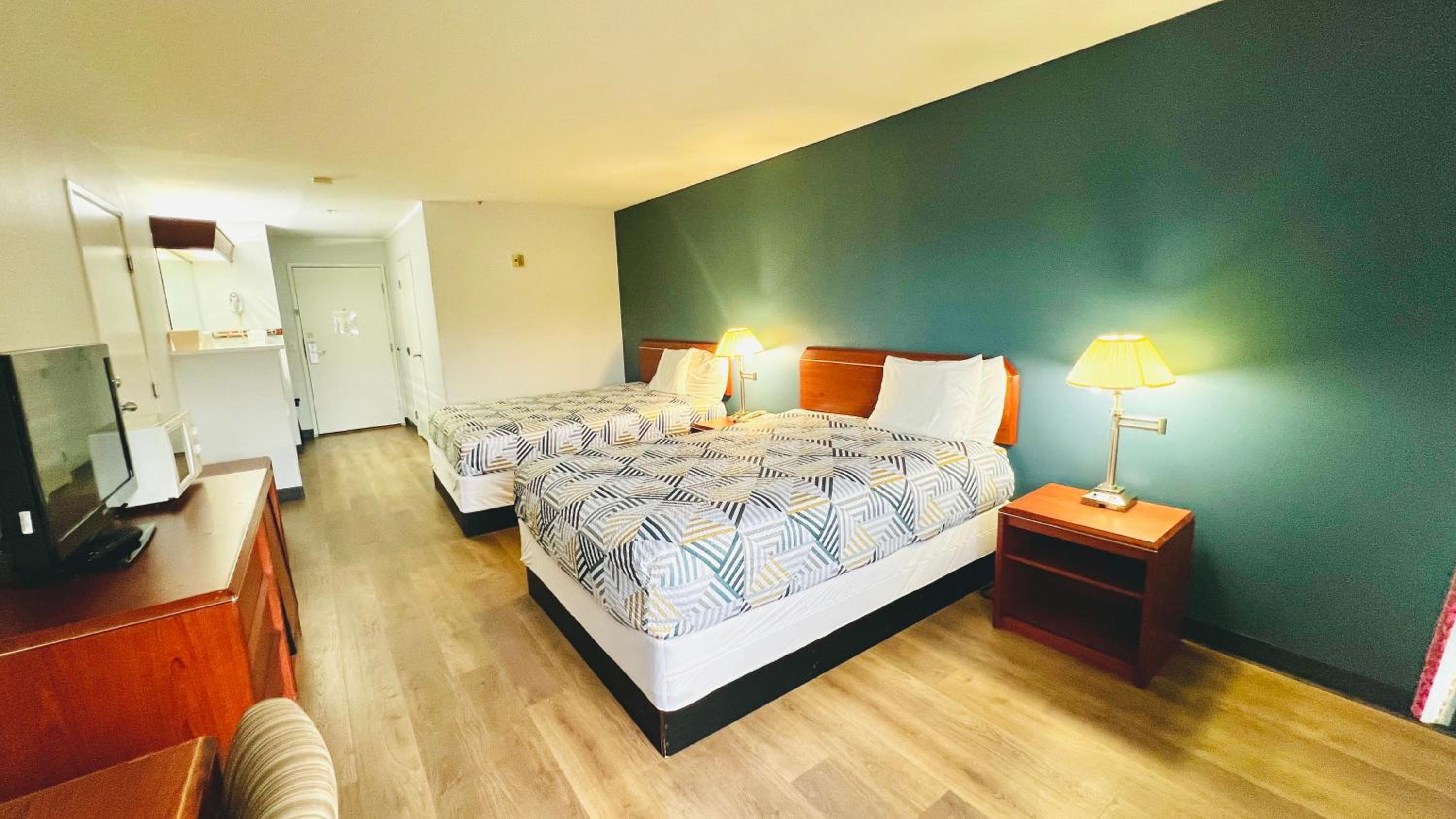 Queen Room with Two Queen Beds - Photo 1