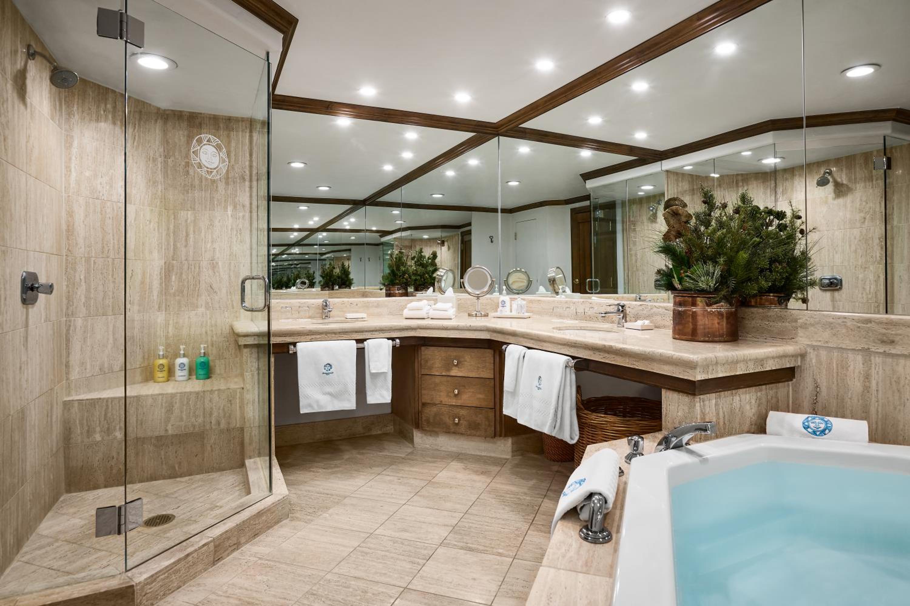 Deluxe Junior Suite - Photo 2