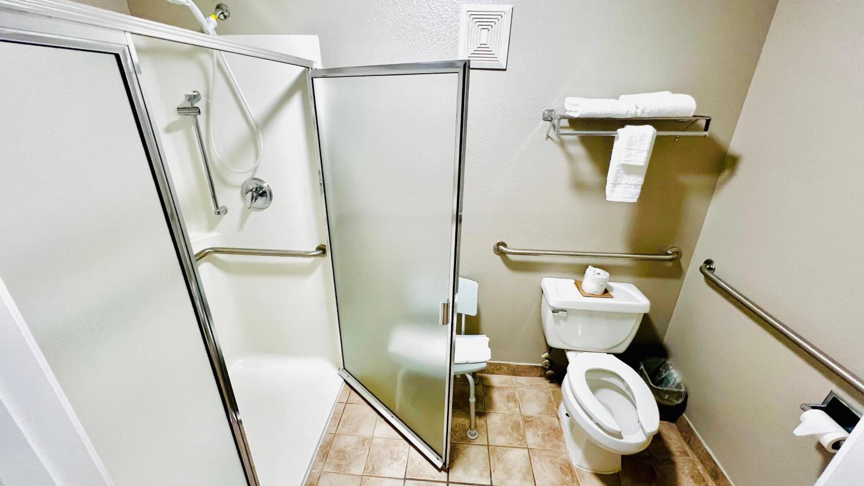King Room with Roll-in Shower - Disability Access - Non-Smoking - Photo 2