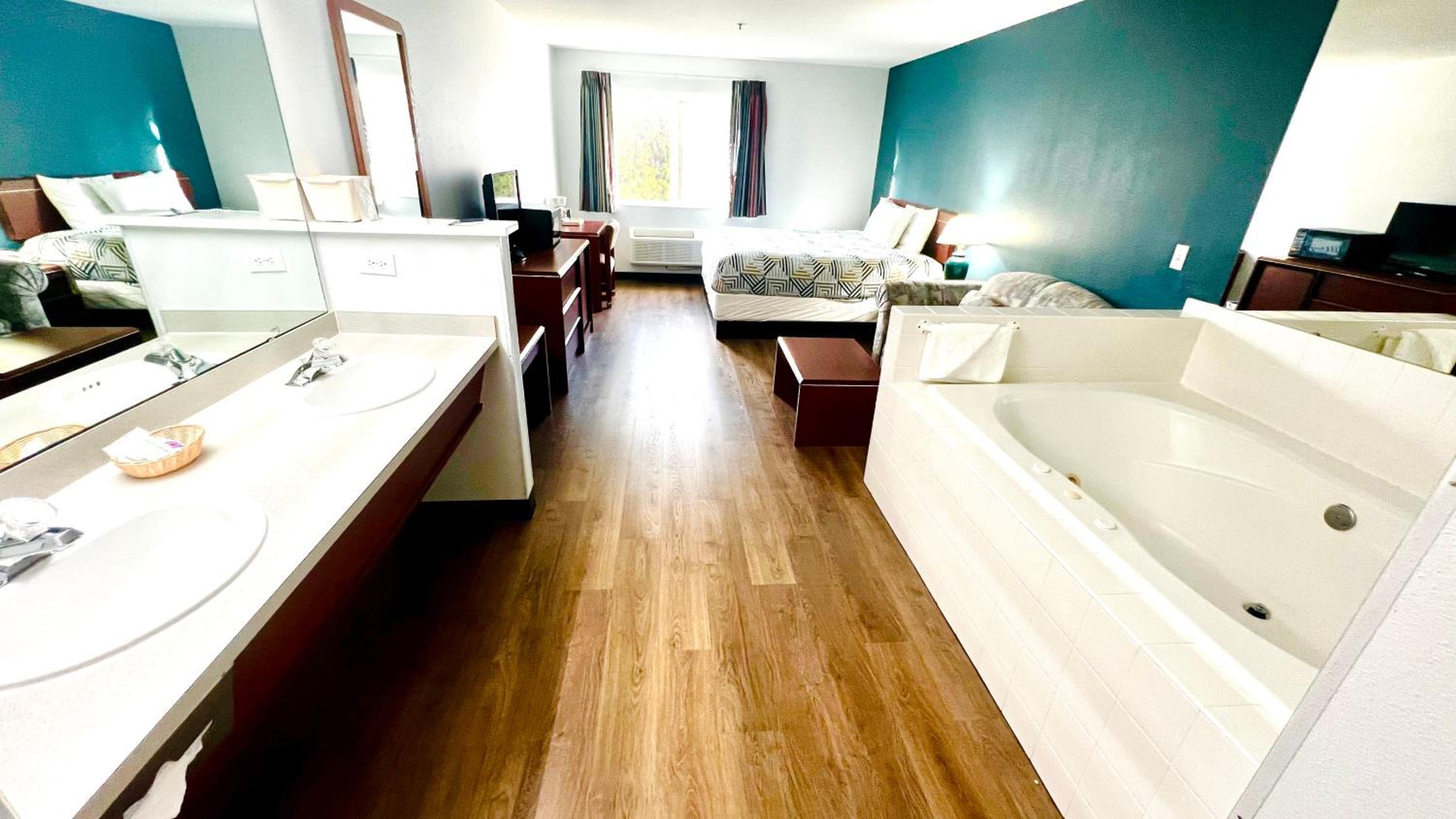 King Room with Spa Bath - Non-Smoking