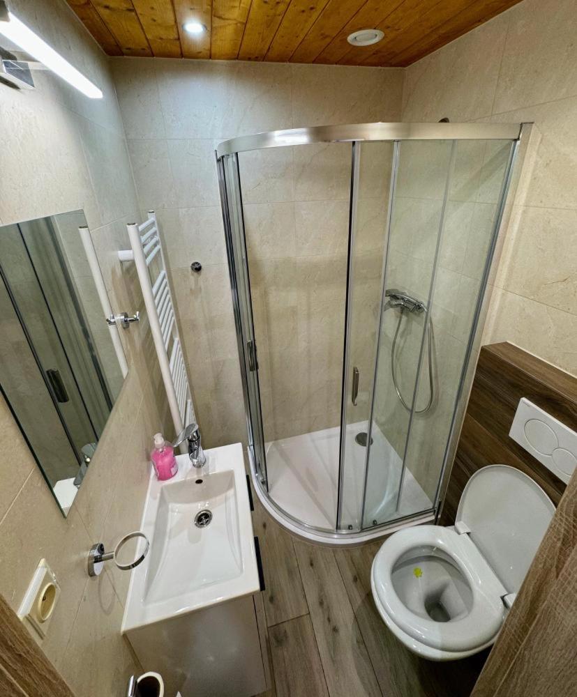 Standard Double or Twin Room photo 3
