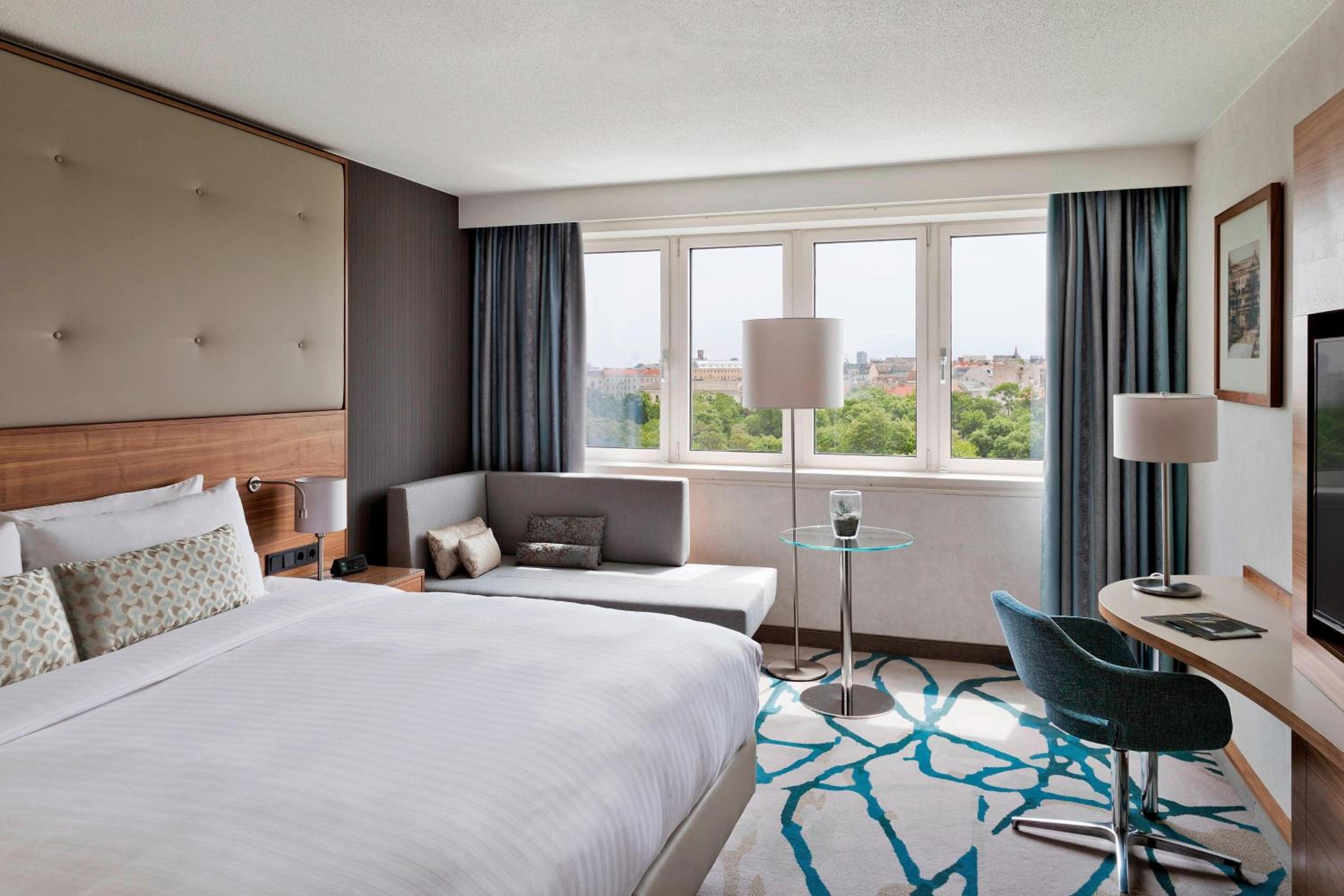 Superior Room, Guest room, 1 King, Park view - Photo 1
